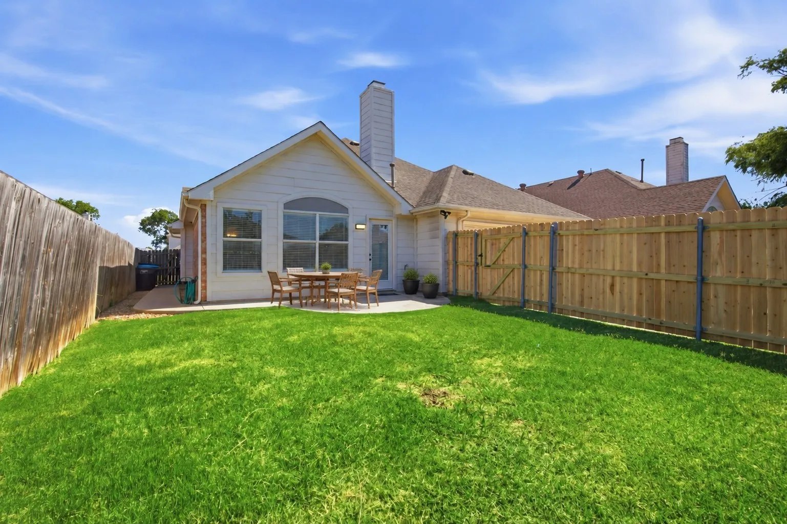 Single Family Residence For Sale in Tarrant County , 4724 Grant Park Avenue, Fort Worth, Texas 76137, 3 Bedroom, 2 Bathroom, 2 Garage spaces, 1,725 Sqft, built in 1997, mls#21321456, Real Estate Agent in Fort Worth, Homes For Sale in Tarrant county, Homes For Sale in Fort Worth, Realtor in Fort Worth Texas, Real Estate Brokerage Independent Realty Texas, Luminita Cordes Realtor