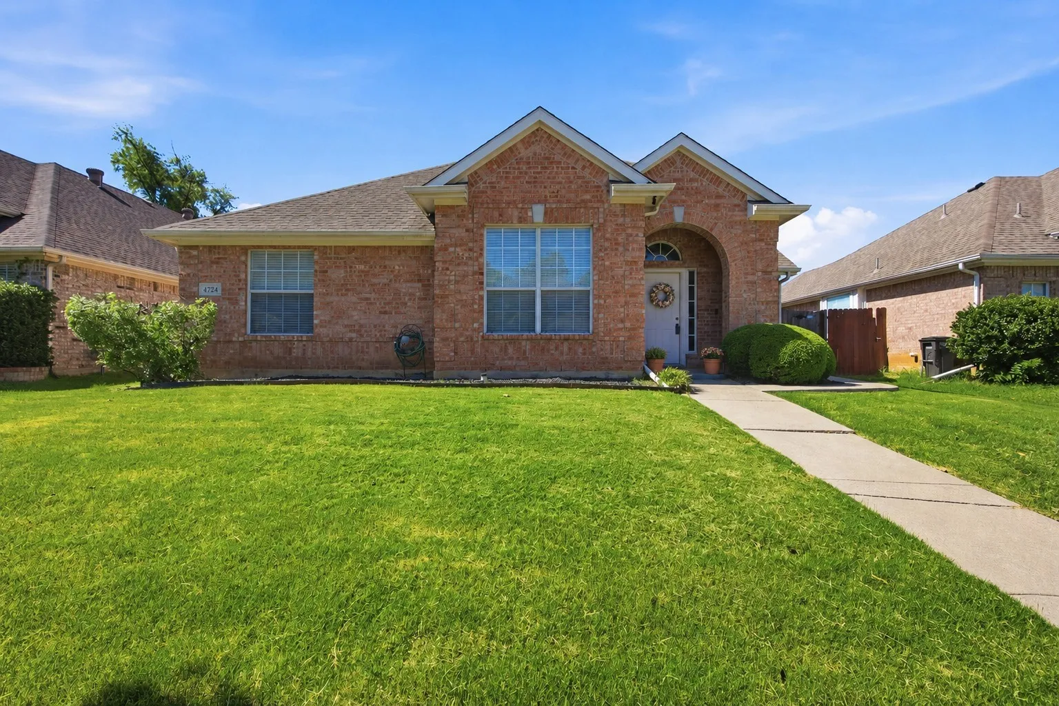 Single Family Residence For Sale in Tarrant County , 4724 Grant Park Avenue, Fort Worth, Texas 76137, 3 Bedroom, 2 Bathroom, 2 Garage spaces, 1,725 Sqft, built in 1997, mls#21321456, Real Estate Agent in Fort Worth, Homes For Sale in Tarrant county, Homes For Sale in Fort Worth, Realtor in Fort Worth Texas, Real Estate Brokerage Independent Realty Texas, Luminita Cordes Realtor
