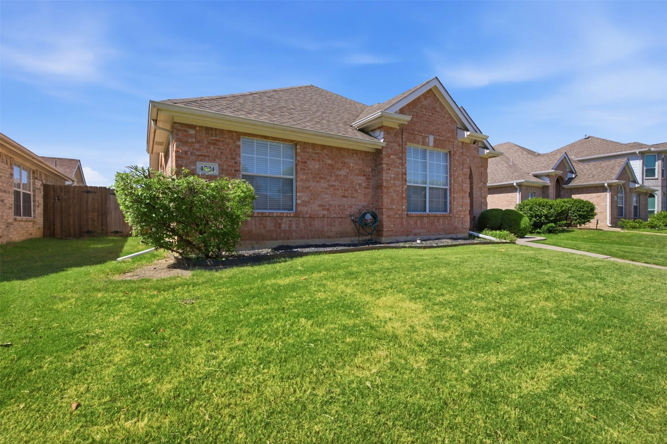 Single Family Residence For Sale in Tarrant County , 4724 Grant Park Avenue, Fort Worth, Texas 76137, 3 Bedroom, 2 Bathroom, 2 Garage spaces, 1,725 Sqft, built in 1997, mls#21321456, Real Estate Agent in Fort Worth, Homes For Sale in Tarrant county, Homes For Sale in Fort Worth, Realtor in Fort Worth Texas, Real Estate Brokerage Independent Realty Texas, Luminita Cordes Realtor