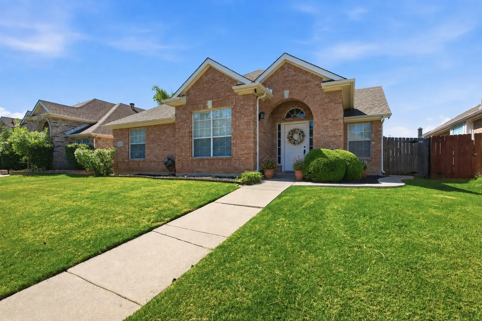 Single Family Residence For Sale in Tarrant County , 4724 Grant Park Avenue, Fort Worth, Texas 76137, 3 Bedroom, 2 Bathroom, 2 Garage spaces, 1,725 Sqft, built in 1997, mls#21321456, Real Estate Agent in Fort Worth, Homes For Sale in Tarrant county, Homes For Sale in Fort Worth, Realtor in Fort Worth Texas, Real Estate Brokerage Independent Realty Texas, Luminita Cordes Realtor