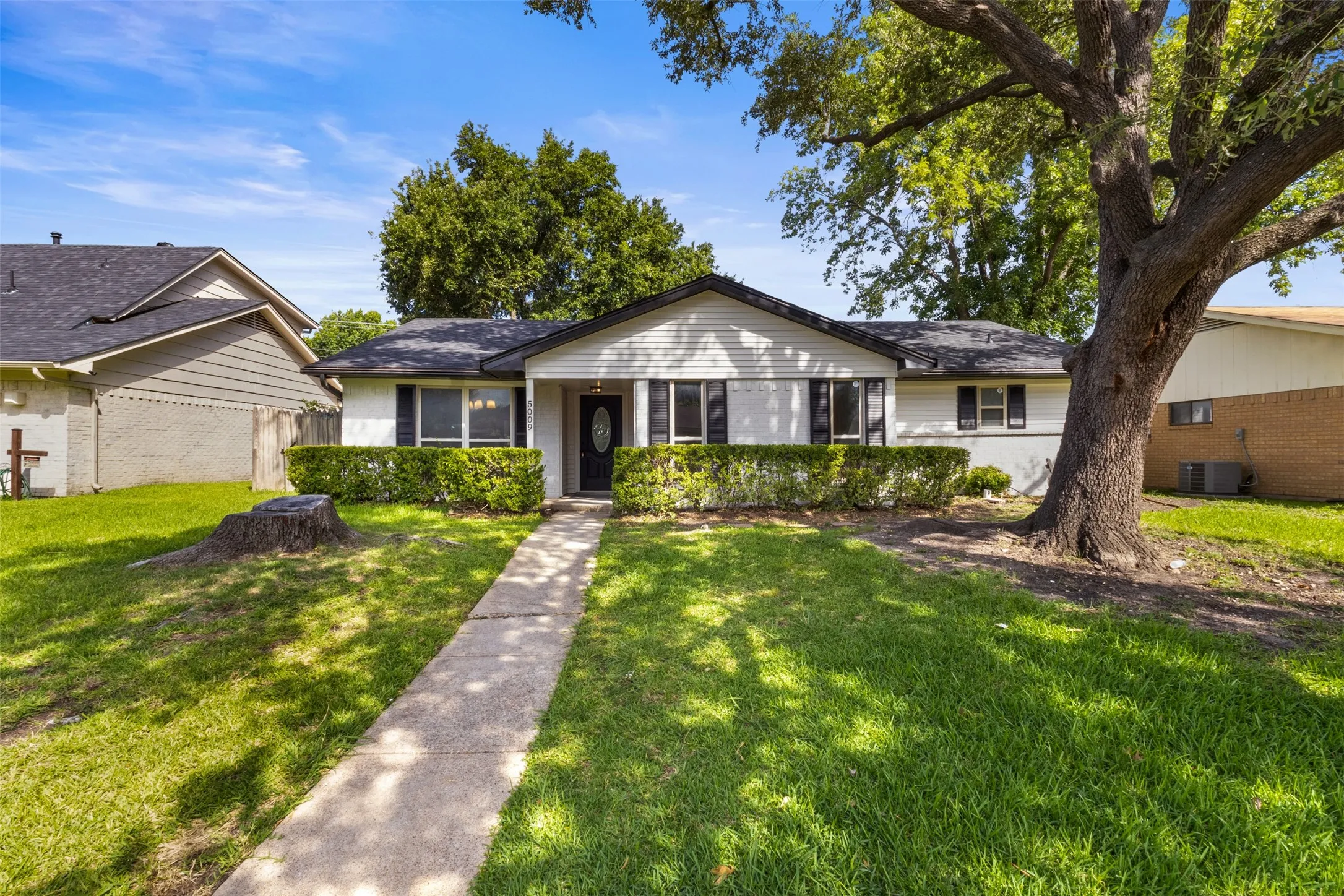 Single Family Residence For Sale in Dallas County , 5009 Presidio Drive, Garland, Texas 75043, 4 Bedroom, 3 Bathroom, Garage spaces, 1,965 Sqft, built in 1980, mls#21321097, Real Estate Agent in Garland, Homes For Sale in Dallas county, Homes For Sale in Garland, Realtor in Garland Texas, Real Estate Brokerage Independent Realty Texas, Luminita Cordes Realtor
