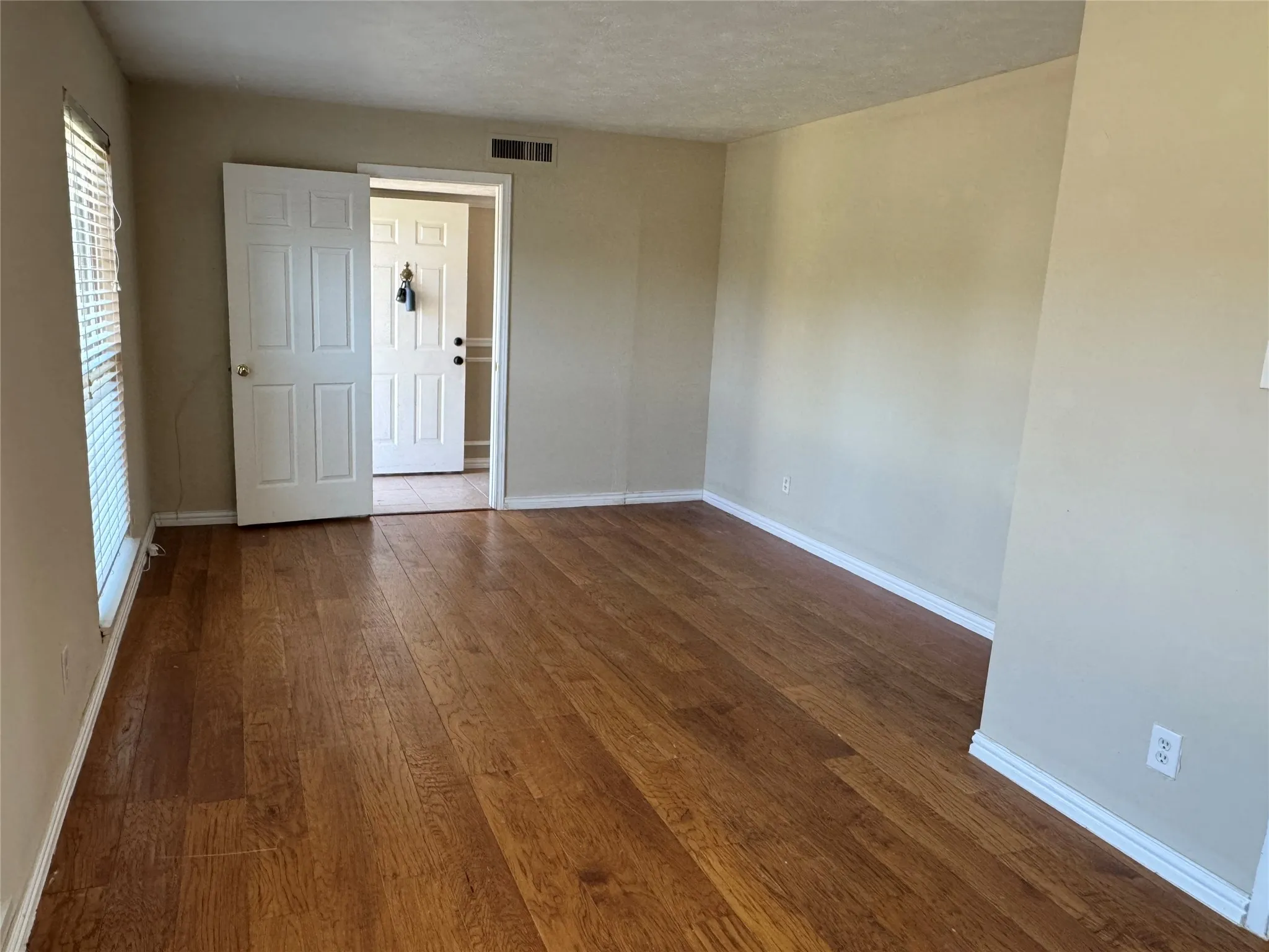 Single Family Residence For Rent in Rockwall County , 9113 Willowbrook Drive, Rowlett, Texas 75088, 3 Bedroom, 2 Bathroom, 1 Garage spaces, 1,791 Sqft, built in 1983, mls#21321085, Real Estate Agent in Rowlett, Homes For Rent in Rockwall county, Homes For Rent in Rowlett, Realtor in Rowlett Texas, Real Estate Brokerage Independent Realty Texas, Luminita Cordes Realtor