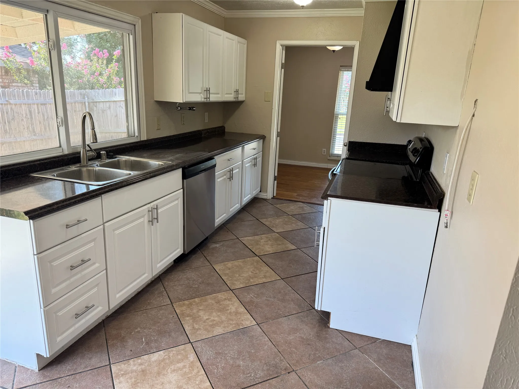 Single Family Residence For Rent in Rockwall County , 9113 Willowbrook Drive, Rowlett, Texas 75088, 3 Bedroom, 2 Bathroom, 1 Garage spaces, 1,791 Sqft, built in 1983, mls#21321085, Real Estate Agent in Rowlett, Homes For Rent in Rockwall county, Homes For Rent in Rowlett, Realtor in Rowlett Texas, Real Estate Brokerage Independent Realty Texas, Luminita Cordes Realtor