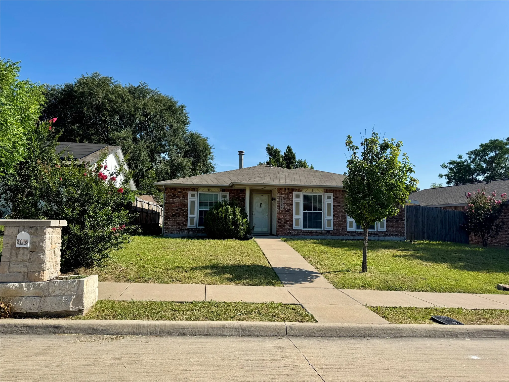 Single Family Residence For Rent in Rockwall County , 9113 Willowbrook Drive, Rowlett, Texas 75088, 3 Bedroom, 2 Bathroom, 1 Garage spaces, 1,791 Sqft, built in 1983, mls#21321085, Real Estate Agent in Rowlett, Homes For Rent in Rockwall county, Homes For Rent in Rowlett, Realtor in Rowlett Texas, Real Estate Brokerage Independent Realty Texas, Luminita Cordes Realtor
