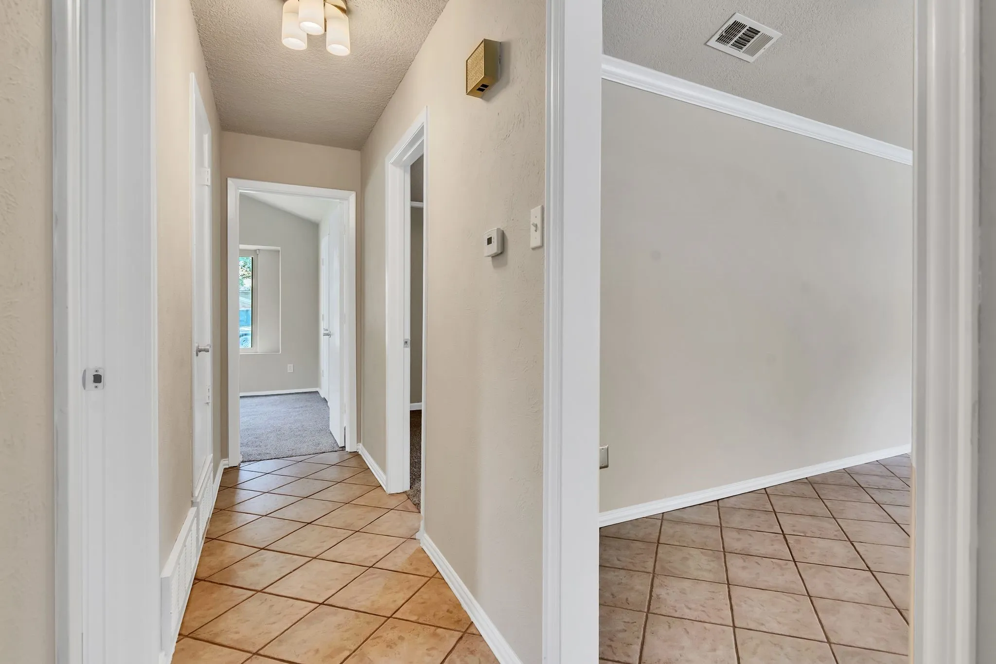 Single Family Residence For Sale in Tarrant County , 5501 Wood View Street, North Richland Hills, Texas 76180, 4 Bedroom, 2 Bathroom, 1 Garage spaces, 1,844 Sqft, built in 1979, mls#21321231, Real Estate Agent in North Richland Hills, Homes For Sale in Tarrant county, Homes For Sale in North Richland Hills, Realtor in North Richland Hills Texas, Real Estate Brokerage Independent Realty Texas, Luminita Cordes Realtor