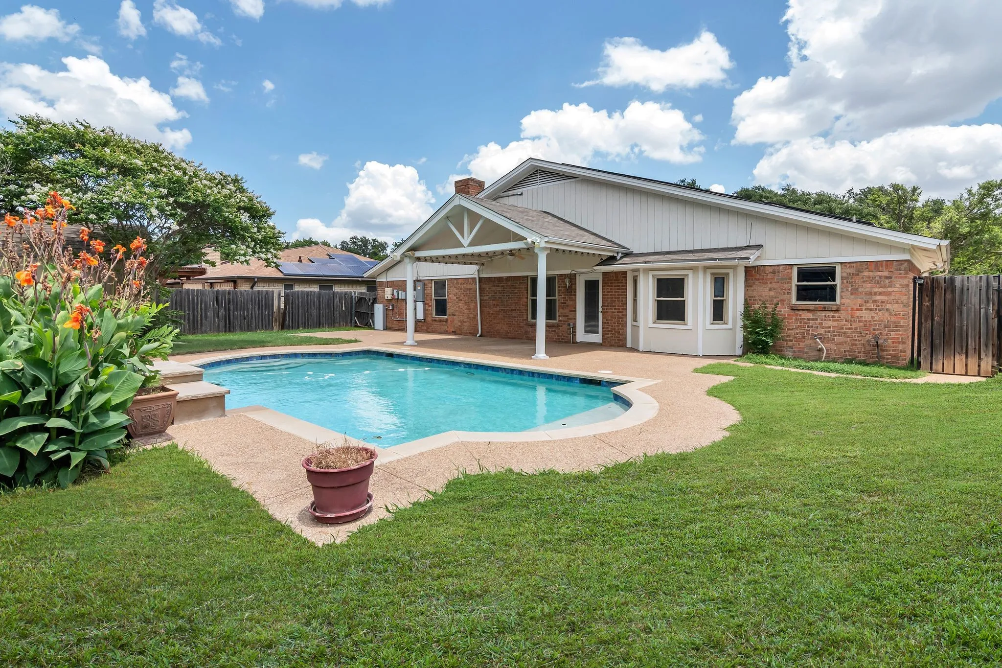 Single Family Residence For Sale in Tarrant County , 5501 Wood View Street, North Richland Hills, Texas 76180, 4 Bedroom, 2 Bathroom, 1 Garage spaces, 1,844 Sqft, built in 1979, mls#21321231, Real Estate Agent in North Richland Hills, Homes For Sale in Tarrant county, Homes For Sale in North Richland Hills, Realtor in North Richland Hills Texas, Real Estate Brokerage Independent Realty Texas, Luminita Cordes Realtor