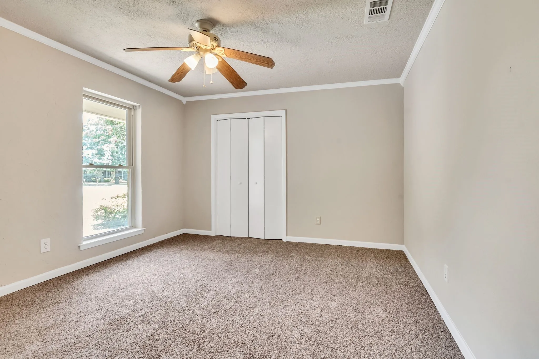 Single Family Residence For Sale in Tarrant County , 5501 Wood View Street, North Richland Hills, Texas 76180, 4 Bedroom, 2 Bathroom, 1 Garage spaces, 1,844 Sqft, built in 1979, mls#21321231, Real Estate Agent in North Richland Hills, Homes For Sale in Tarrant county, Homes For Sale in North Richland Hills, Realtor in North Richland Hills Texas, Real Estate Brokerage Independent Realty Texas, Luminita Cordes Realtor
