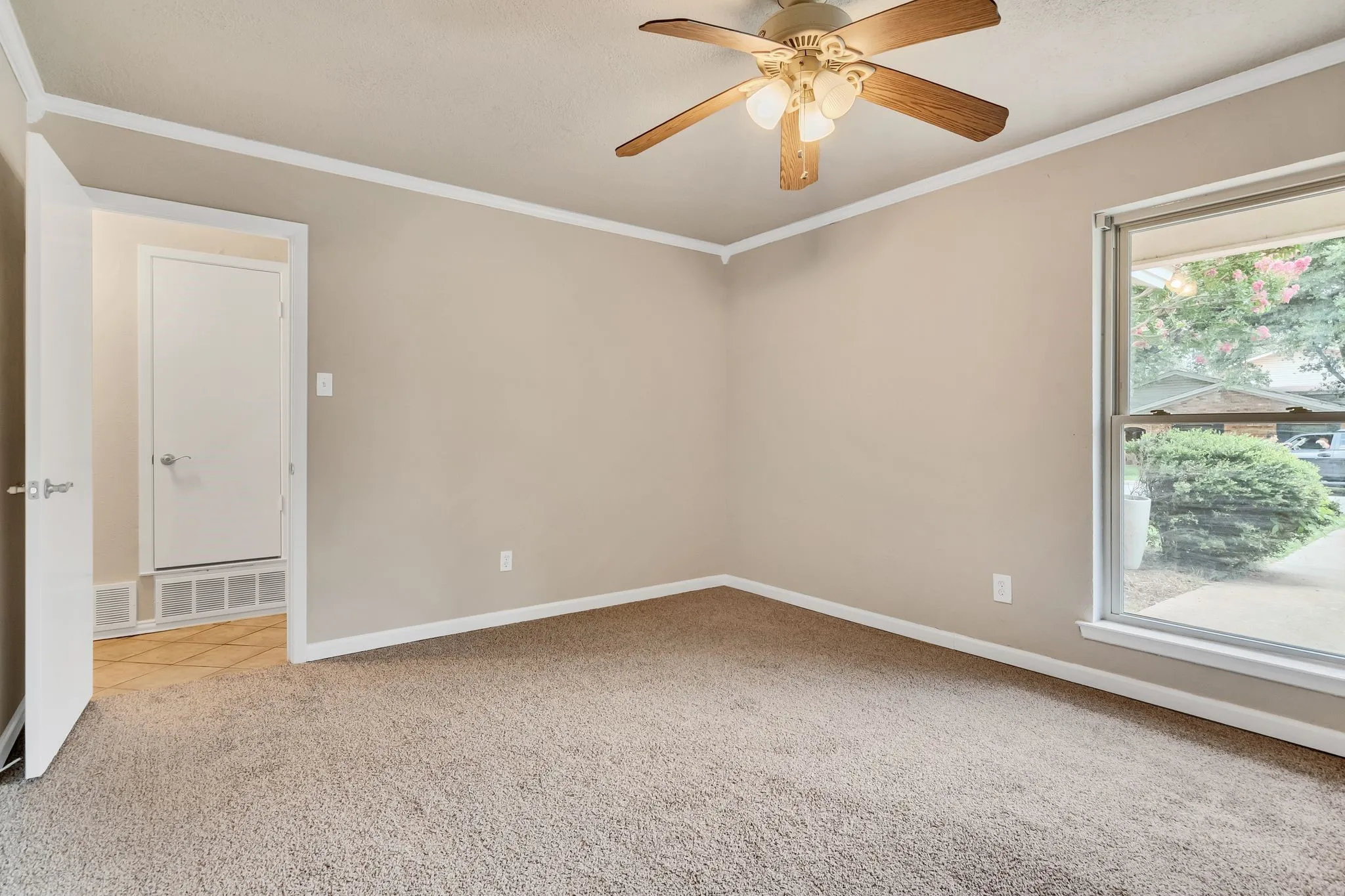 Single Family Residence For Sale in Tarrant County , 5501 Wood View Street, North Richland Hills, Texas 76180, 4 Bedroom, 2 Bathroom, 1 Garage spaces, 1,844 Sqft, built in 1979, mls#21321231, Real Estate Agent in North Richland Hills, Homes For Sale in Tarrant county, Homes For Sale in North Richland Hills, Realtor in North Richland Hills Texas, Real Estate Brokerage Independent Realty Texas, Luminita Cordes Realtor