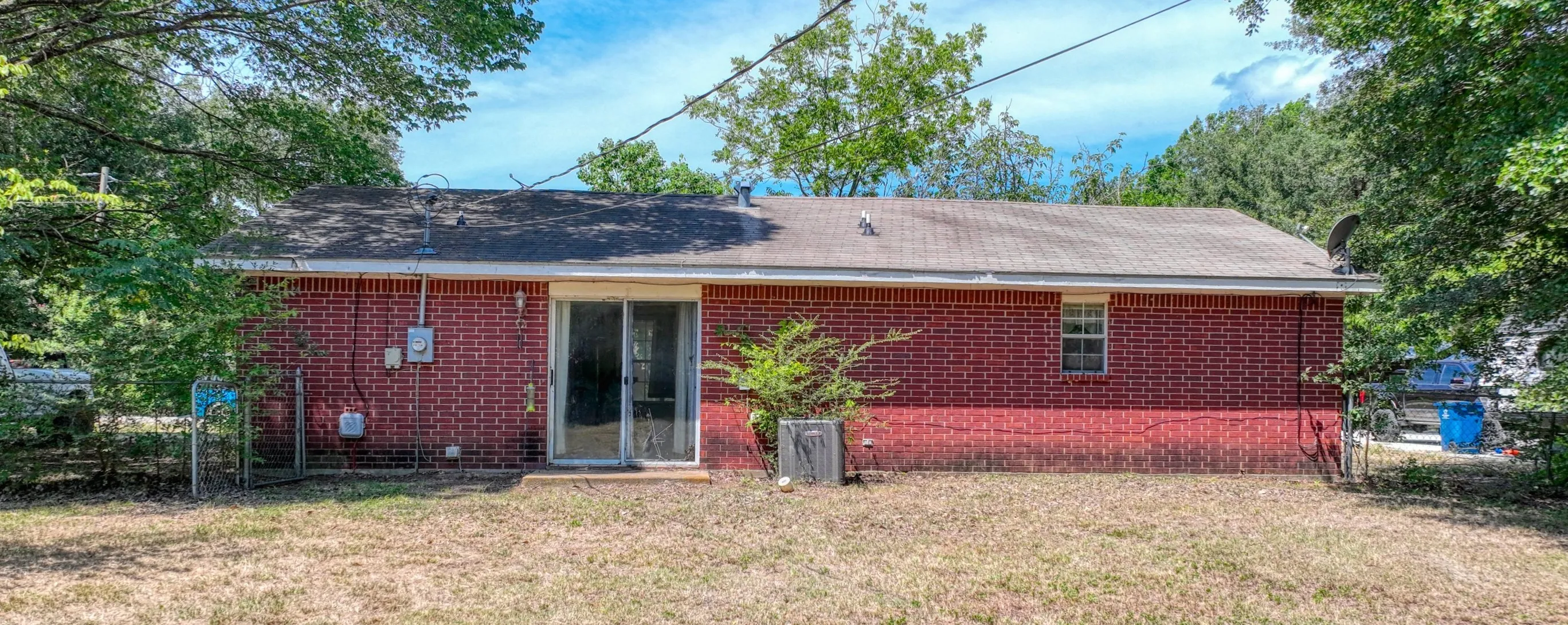 Single Family Residence For Sale in Navarro County , 808 N Wright Avenue, Kerens, Texas 75144, 2 Bedroom, 1 Bathroom, Garage spaces, 927 Sqft, built in 1999, mls#21321482, Real Estate Agent in Kerens, Homes For Sale in Navarro county, Homes For Sale in Kerens, Realtor in Kerens Texas, Real Estate Brokerage Independent Realty Texas, Luminita Cordes Realtor