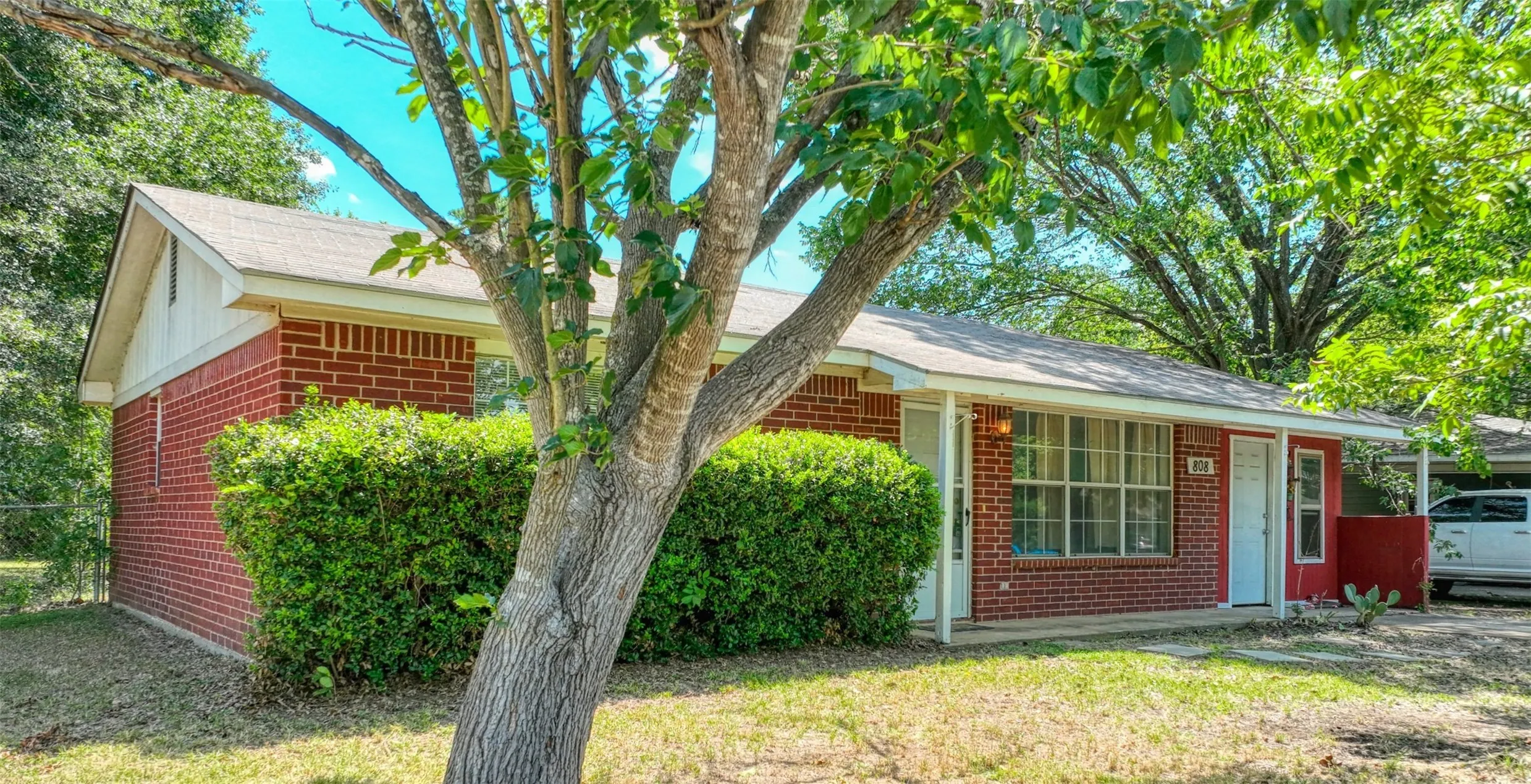Single Family Residence For Sale in Navarro County , 808 N Wright Avenue, Kerens, Texas 75144, 2 Bedroom, 1 Bathroom, Garage spaces, 927 Sqft, built in 1999, mls#21321482, Real Estate Agent in Kerens, Homes For Sale in Navarro county, Homes For Sale in Kerens, Realtor in Kerens Texas, Real Estate Brokerage Independent Realty Texas, Luminita Cordes Realtor