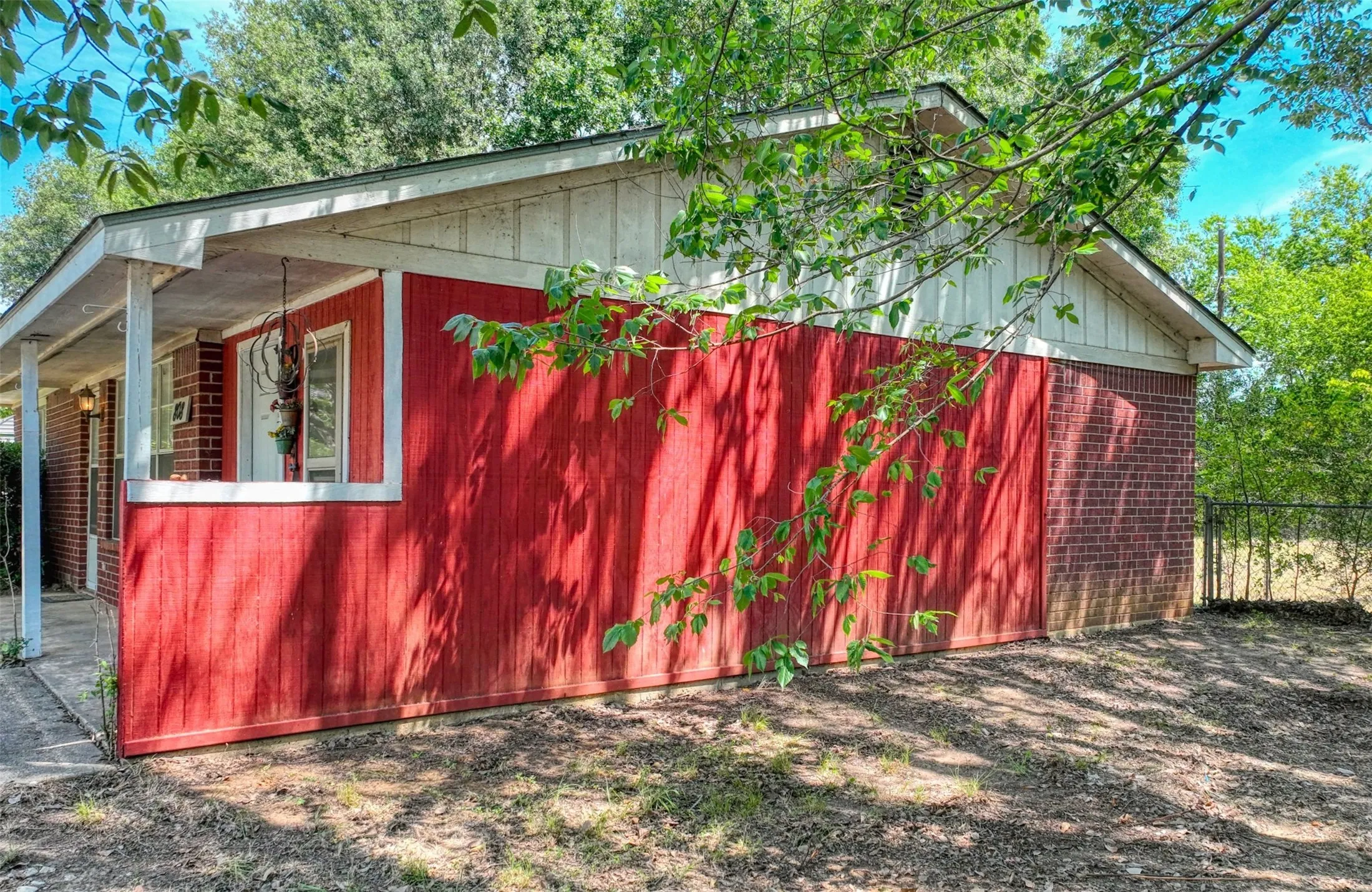 Single Family Residence For Sale in Navarro County , 808 N Wright Avenue, Kerens, Texas 75144, 2 Bedroom, 1 Bathroom, Garage spaces, 927 Sqft, built in 1999, mls#21321482, Real Estate Agent in Kerens, Homes For Sale in Navarro county, Homes For Sale in Kerens, Realtor in Kerens Texas, Real Estate Brokerage Independent Realty Texas, Luminita Cordes Realtor