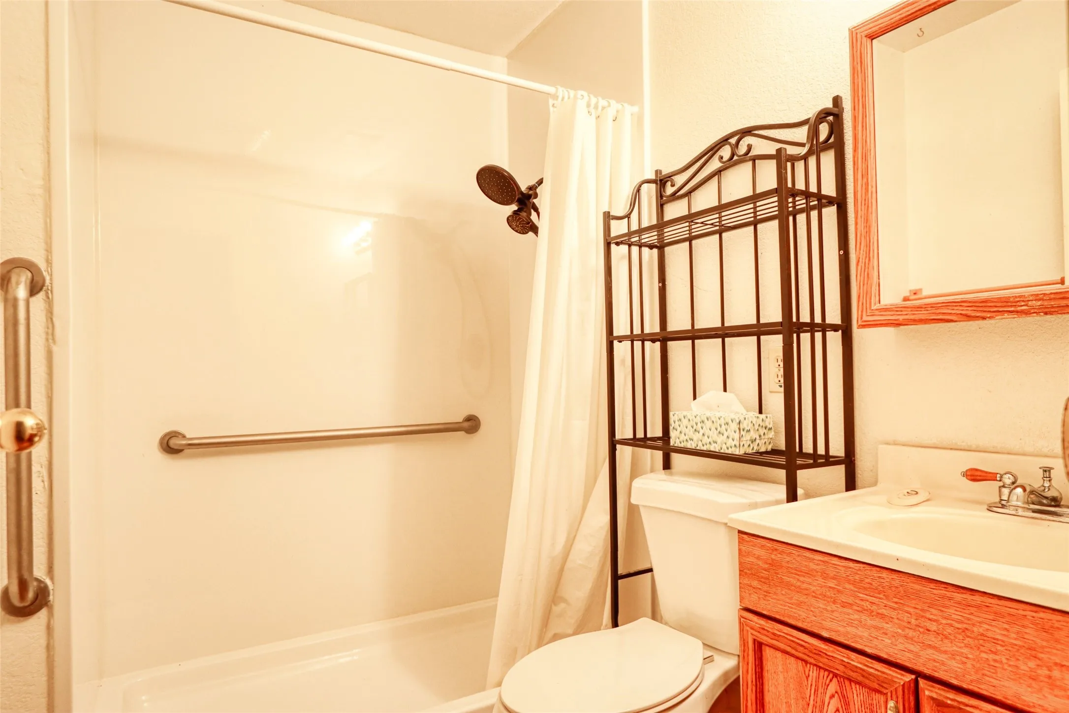 Single Family Residence For Sale in Navarro County , 808 N Wright Avenue, Kerens, Texas 75144, 2 Bedroom, 1 Bathroom, Garage spaces, 927 Sqft, built in 1999, mls#21321482, Real Estate Agent in Kerens, Homes For Sale in Navarro county, Homes For Sale in Kerens, Realtor in Kerens Texas, Real Estate Brokerage Independent Realty Texas, Luminita Cordes Realtor