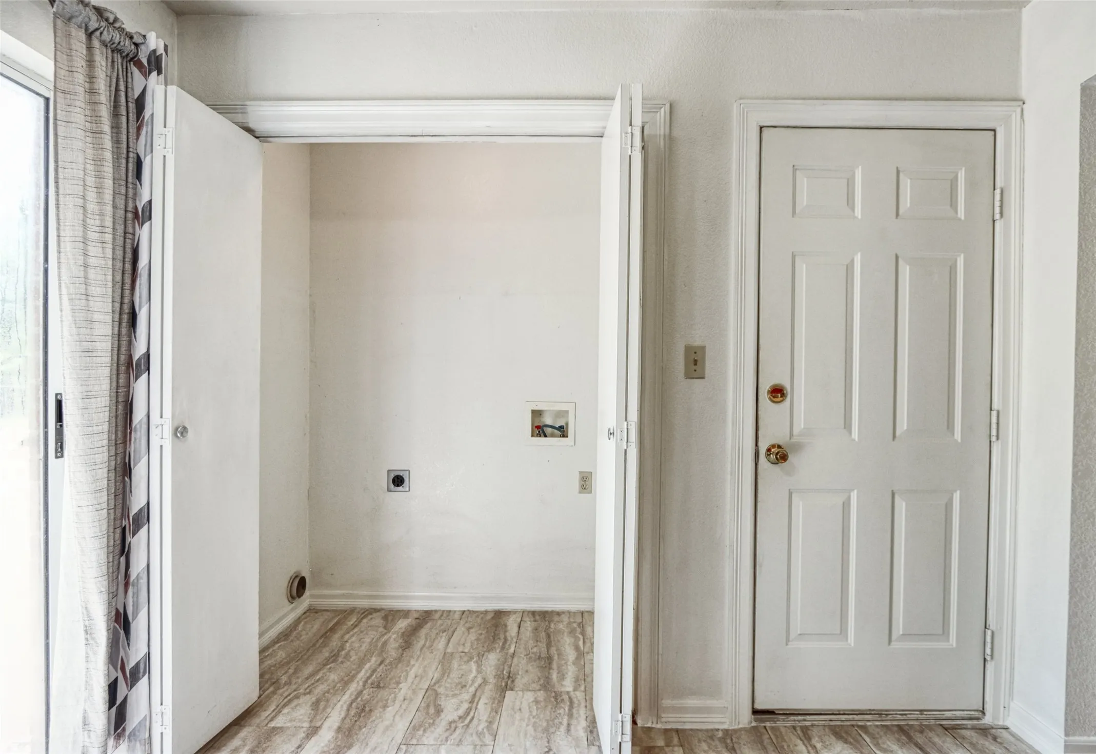 Single Family Residence For Sale in Navarro County , 808 N Wright Avenue, Kerens, Texas 75144, 2 Bedroom, 1 Bathroom, Garage spaces, 927 Sqft, built in 1999, mls#21321482, Real Estate Agent in Kerens, Homes For Sale in Navarro county, Homes For Sale in Kerens, Realtor in Kerens Texas, Real Estate Brokerage Independent Realty Texas, Luminita Cordes Realtor