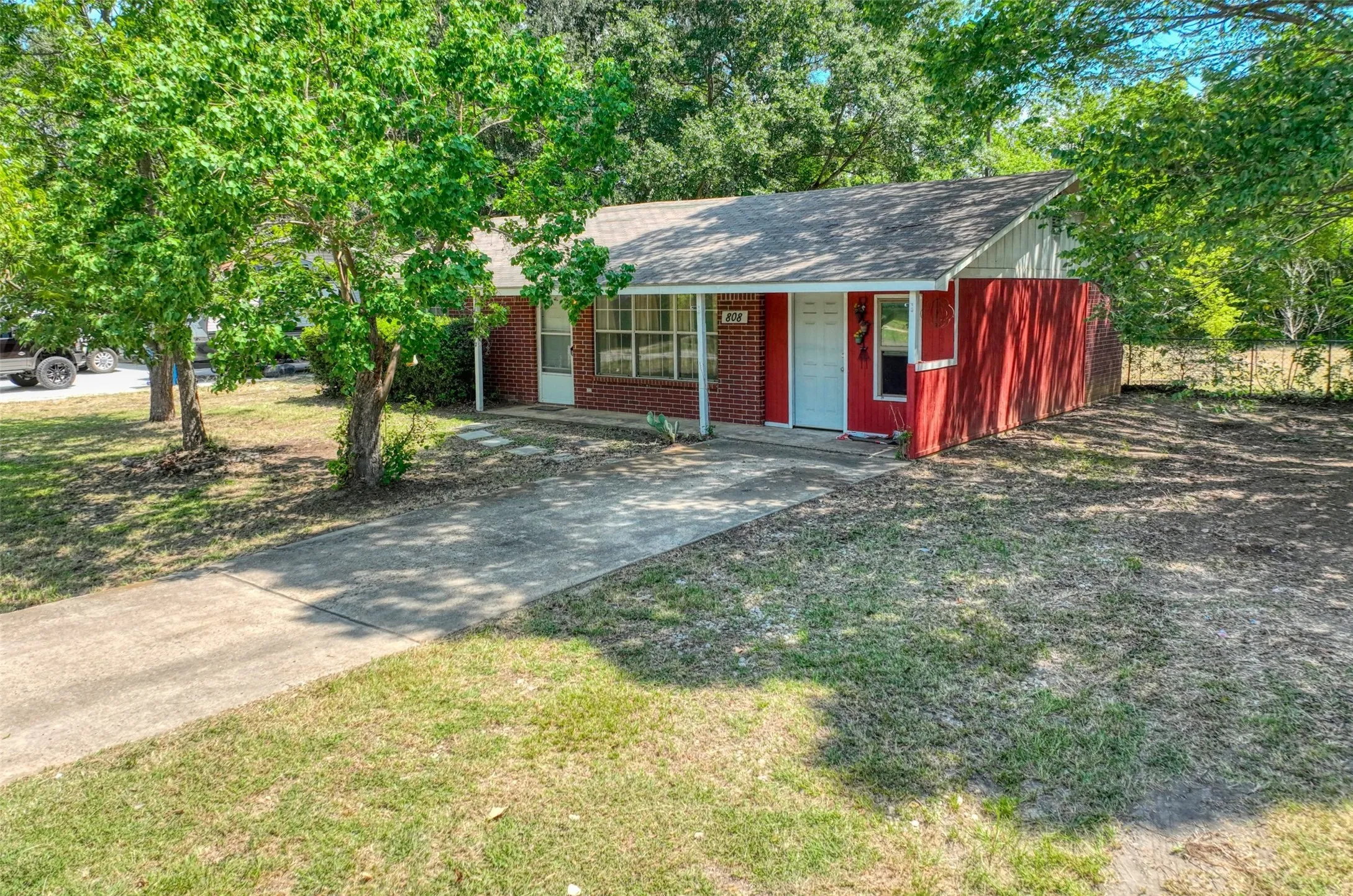 Single Family Residence For Sale in Navarro County , 808 N Wright Avenue, Kerens, Texas 75144, 2 Bedroom, 1 Bathroom, Garage spaces, 927 Sqft, built in 1999, mls#21321482, Real Estate Agent in Kerens, Homes For Sale in Navarro county, Homes For Sale in Kerens, Realtor in Kerens Texas, Real Estate Brokerage Independent Realty Texas, Luminita Cordes Realtor