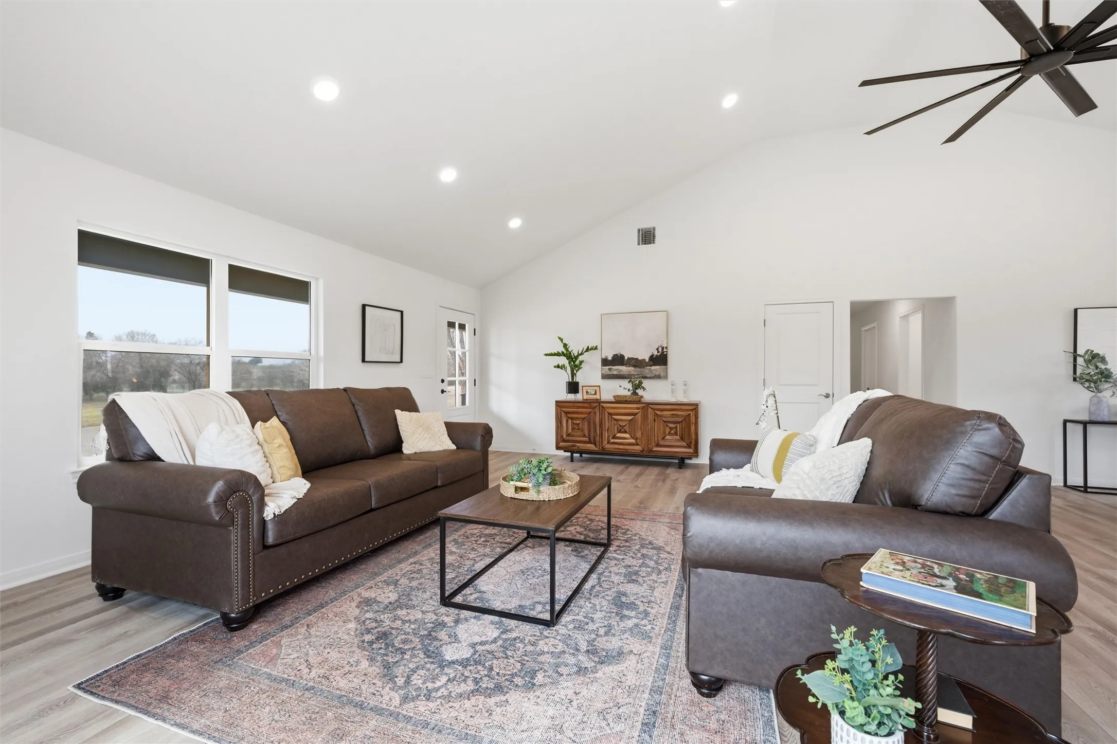Single Family Residence For Sale in Mc Lennan County , 2303 Pilgrim Lane, Lorena, Texas 76655, 3 Bedroom, 2 Bathroom, Garage spaces, 2,030 Sqft, built in 1995, mls#21319987, Real Estate Agent in Lorena, Homes For Sale in Mc Lennan county, Homes For Sale in Lorena, Realtor in Lorena Texas, Real Estate Brokerage Independent Realty Texas, Luminita Cordes Realtor