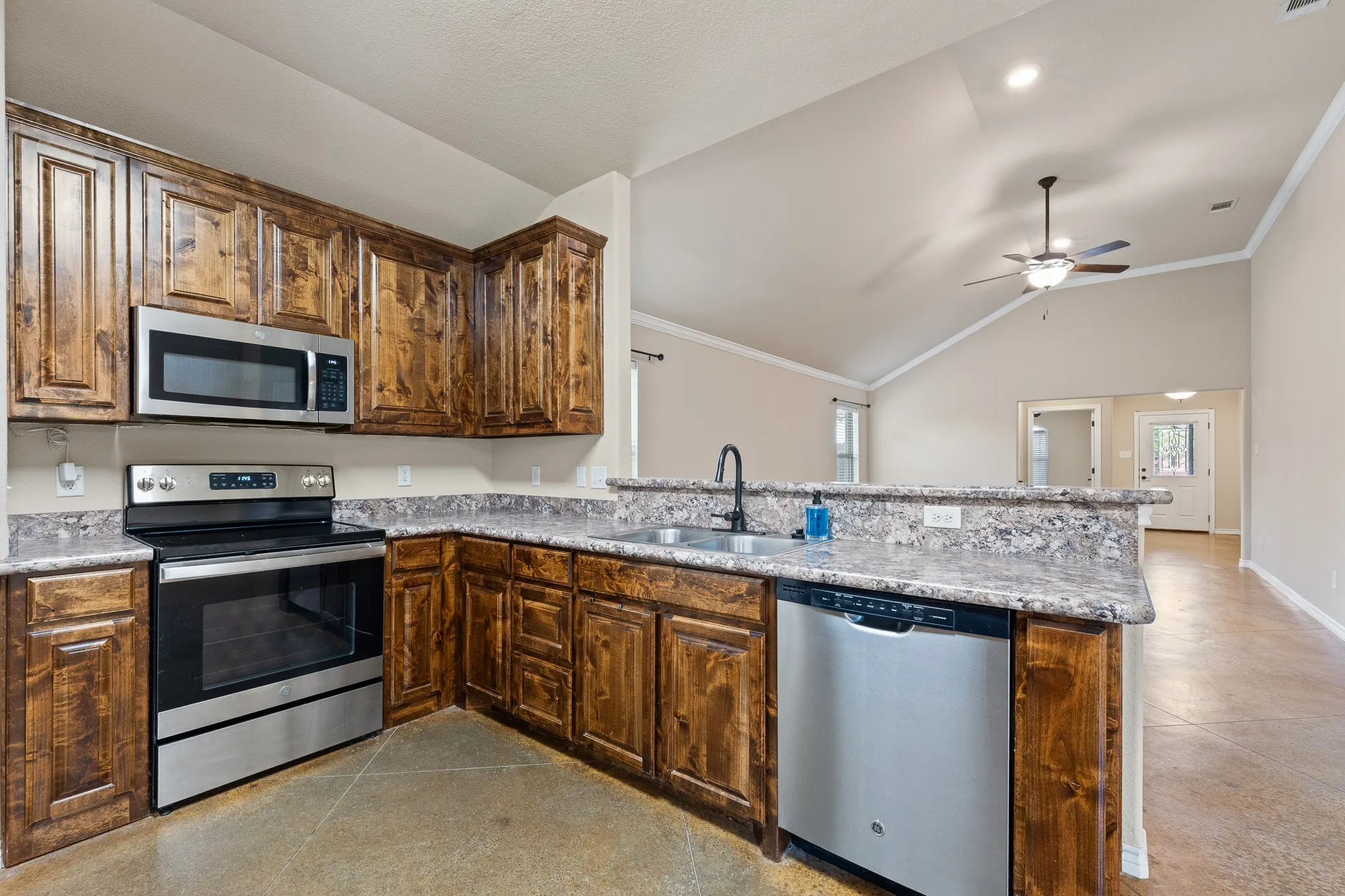 Single Family Residence For Sale in Johnson County , 417 Nelson Street, Godley, Texas 76044, 4 Bedroom, 2 Bathroom, 2 Garage spaces, 1,699 Sqft, built in 2016, mls#21321101, Real Estate Agent in Godley, Homes For Sale in Johnson county, Homes For Sale in Godley, Realtor in Godley Texas, Real Estate Brokerage Independent Realty Texas, Luminita Cordes Realtor