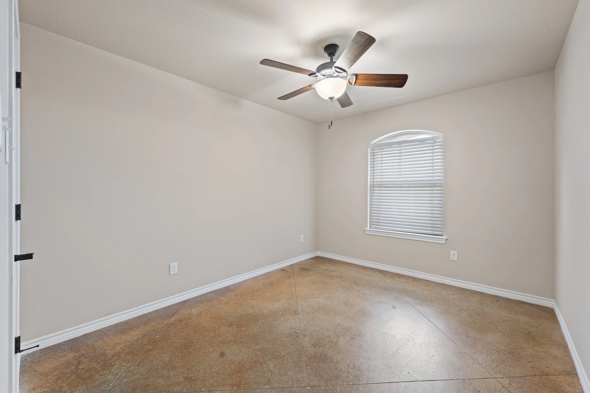 Single Family Residence For Sale in Johnson County , 417 Nelson Street, Godley, Texas 76044, 4 Bedroom, 2 Bathroom, 2 Garage spaces, 1,699 Sqft, built in 2016, mls#21321101, Real Estate Agent in Godley, Homes For Sale in Johnson county, Homes For Sale in Godley, Realtor in Godley Texas, Real Estate Brokerage Independent Realty Texas, Luminita Cordes Realtor