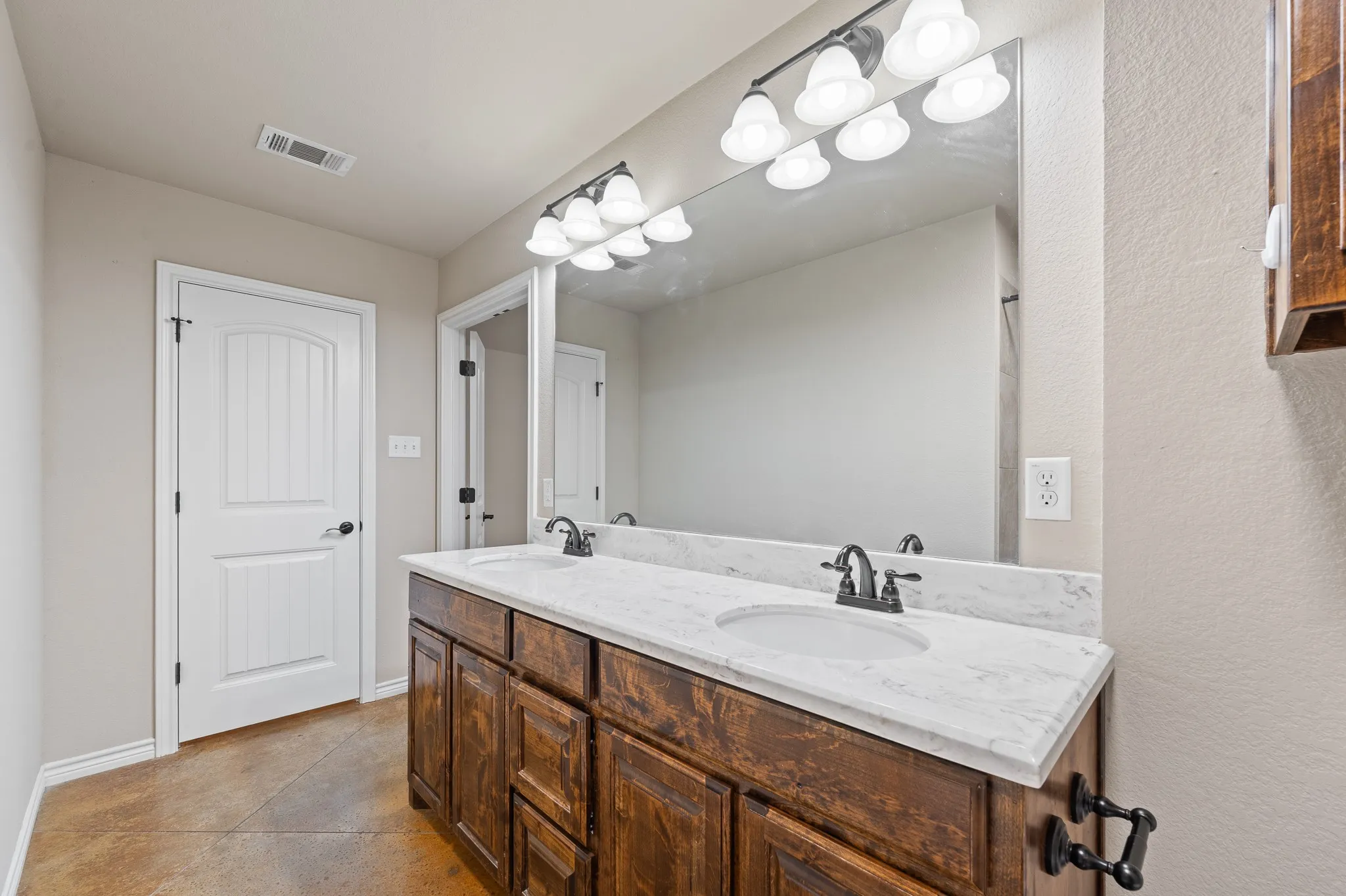 Single Family Residence For Sale in Johnson County , 417 Nelson Street, Godley, Texas 76044, 4 Bedroom, 2 Bathroom, 2 Garage spaces, 1,699 Sqft, built in 2016, mls#21321101, Real Estate Agent in Godley, Homes For Sale in Johnson county, Homes For Sale in Godley, Realtor in Godley Texas, Real Estate Brokerage Independent Realty Texas, Luminita Cordes Realtor