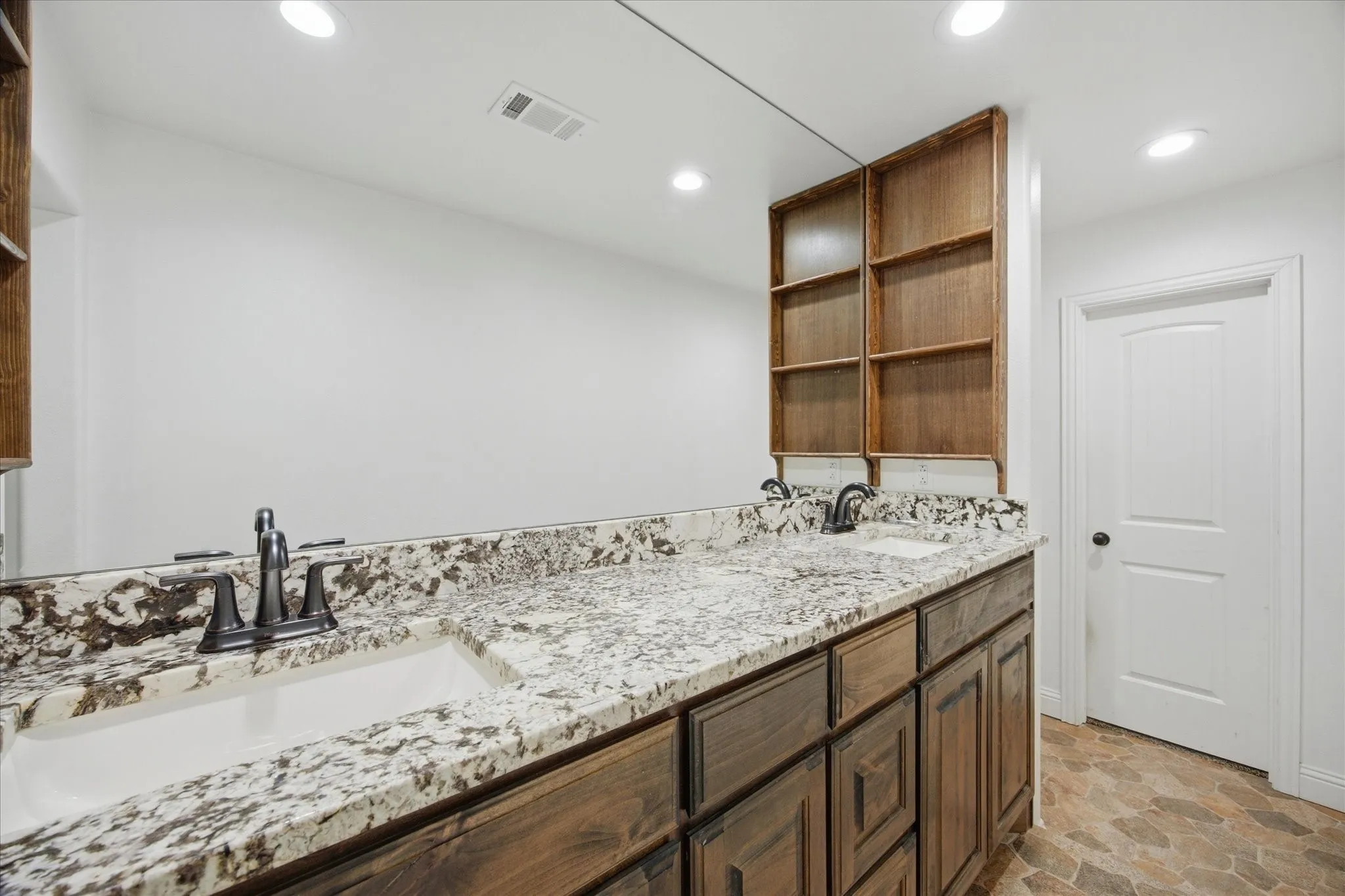 Single Family Residence For Sale in Hunt County , 2301 county road 1112, Farmersville, Texas 75442, 3 Bedroom, 2 Bathroom, Garage spaces, 1,908 Sqft, built in 2018, mls#21321495, Real Estate Agent in Farmersville, Homes For Sale in Hunt county, Homes For Sale in Farmersville, Realtor in Farmersville Texas, Real Estate Brokerage Independent Realty Texas, Luminita Cordes Realtor