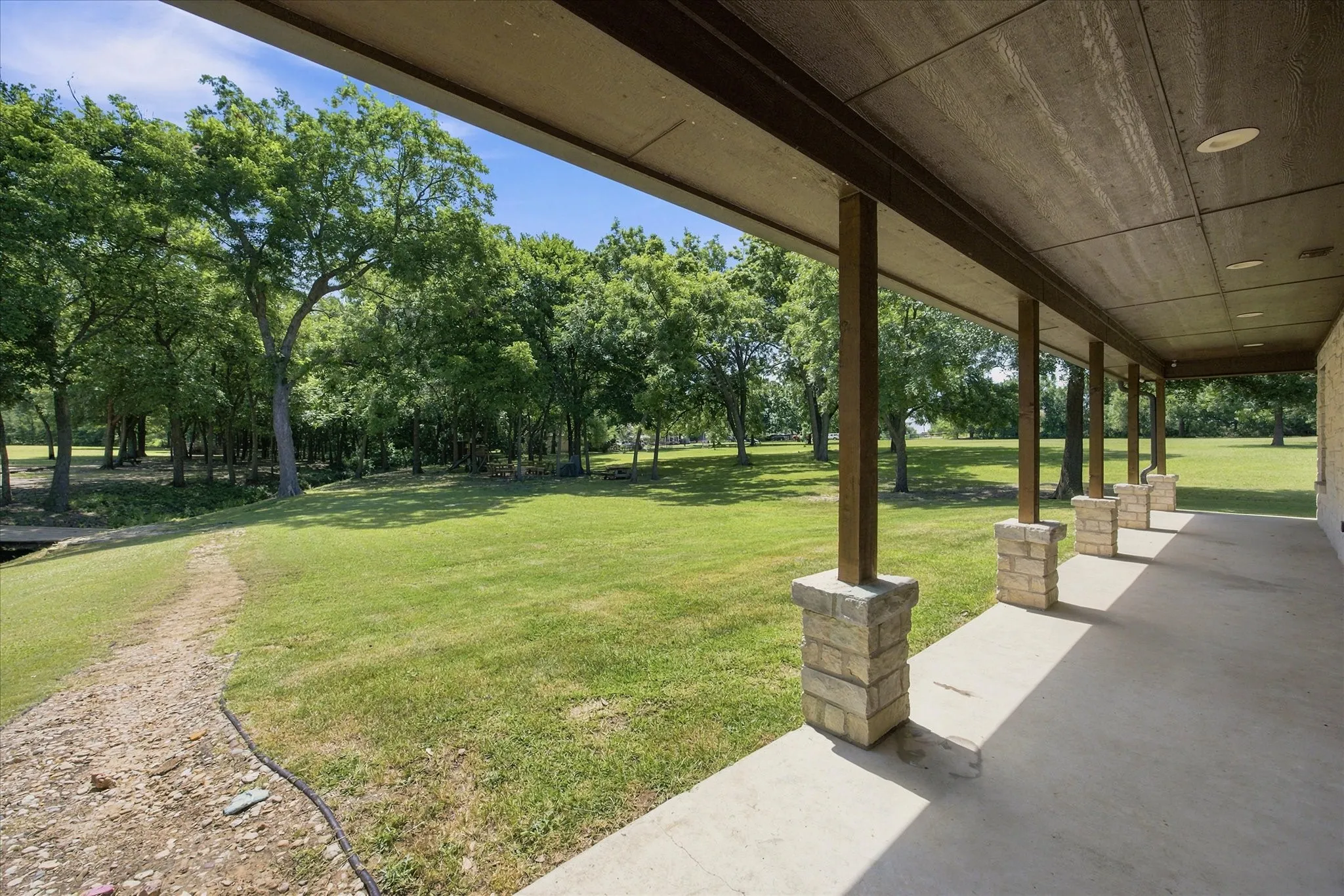 Single Family Residence For Sale in Hunt County , 2301 county road 1112, Farmersville, Texas 75442, 3 Bedroom, 2 Bathroom, Garage spaces, 1,908 Sqft, built in 2018, mls#21321495, Real Estate Agent in Farmersville, Homes For Sale in Hunt county, Homes For Sale in Farmersville, Realtor in Farmersville Texas, Real Estate Brokerage Independent Realty Texas, Luminita Cordes Realtor