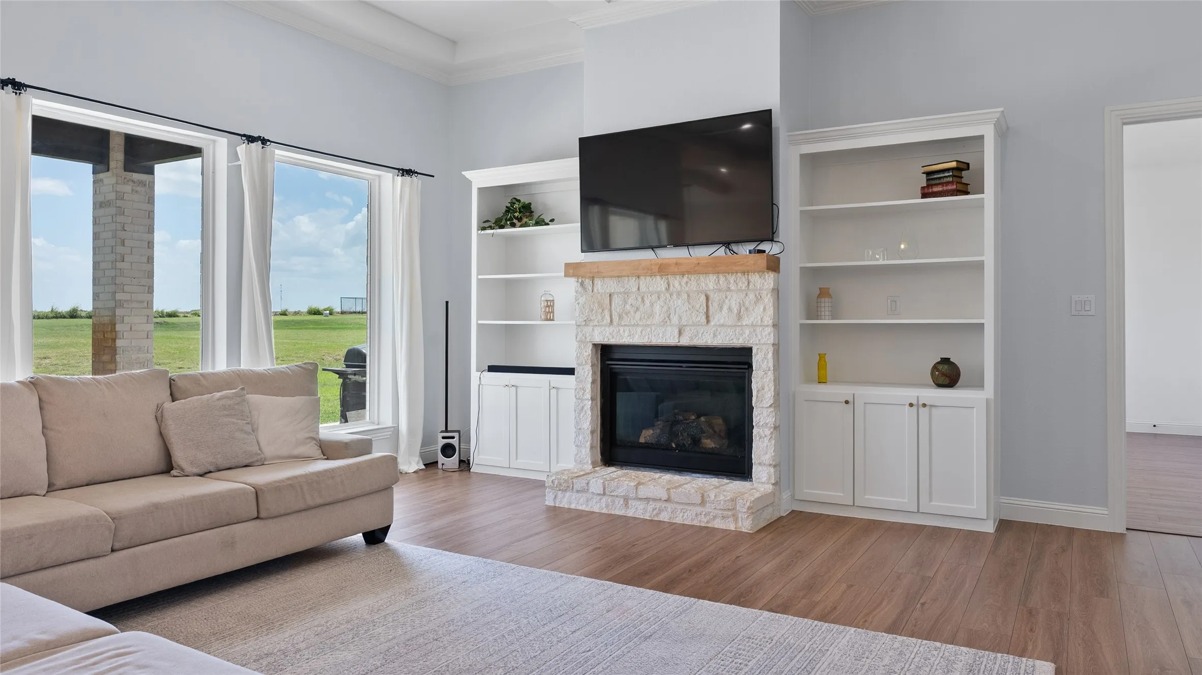 Single Family Residence For Sale in Johnson County , 8224 Harvest Drive, Grandview, Texas 76050, 6 Bedroom, 4 Bathroom, 2 Garage spaces, 3,184 Sqft, built in 2022, mls#21319145, Real Estate Agent in Grandview, Homes For Sale in Johnson county, Homes For Sale in Grandview, Realtor in Grandview Texas, Real Estate Brokerage Independent Realty Texas, Luminita Cordes Realtor