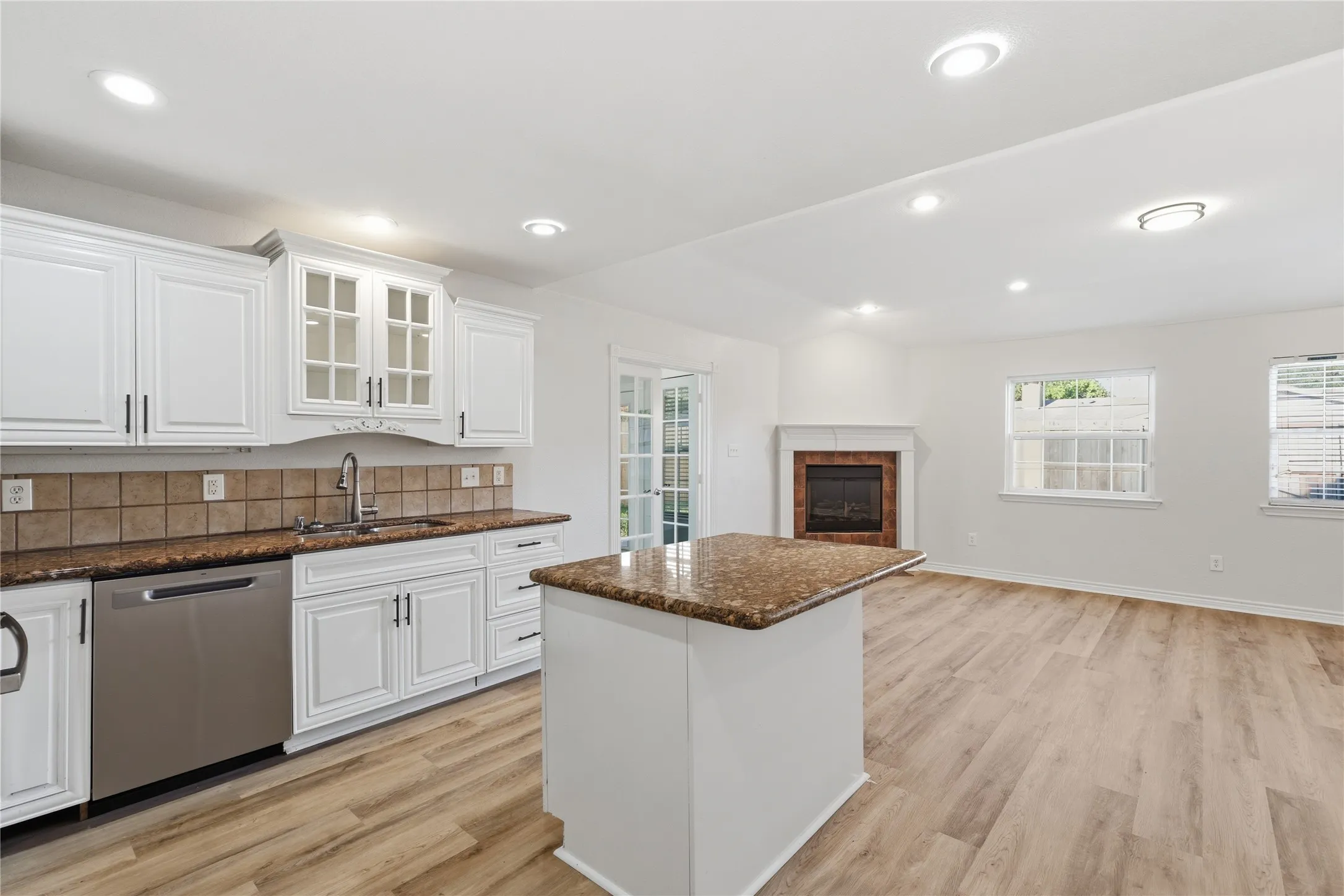 Single Family Residence For Sale in Denton County , 2740 Cancun Lane, Dallas, Texas 75287, 3 Bedroom, 3 Bathroom, 2 Garage spaces, 2,229 Sqft, built in 1983, mls#21309239, Real Estate Agent in Dallas, Homes For Sale in Denton county, Homes For Sale in Dallas, Realtor in Dallas Texas, Real Estate Brokerage Independent Realty Texas, Luminita Cordes Realtor