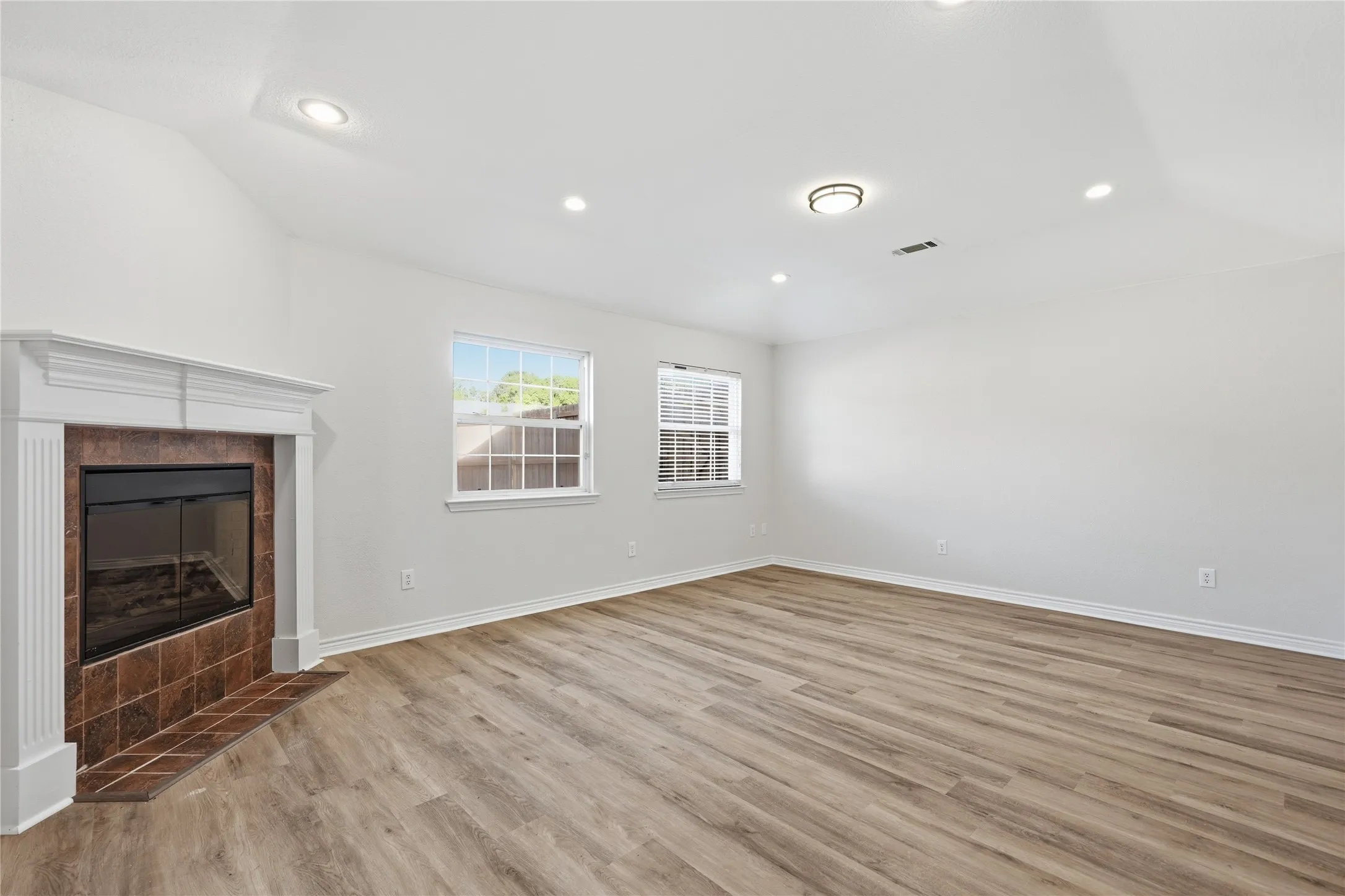 Single Family Residence For Sale in Denton County , 2740 Cancun Lane, Dallas, Texas 75287, 3 Bedroom, 3 Bathroom, 2 Garage spaces, 2,229 Sqft, built in 1983, mls#21309239, Real Estate Agent in Dallas, Homes For Sale in Denton county, Homes For Sale in Dallas, Realtor in Dallas Texas, Real Estate Brokerage Independent Realty Texas, Luminita Cordes Realtor