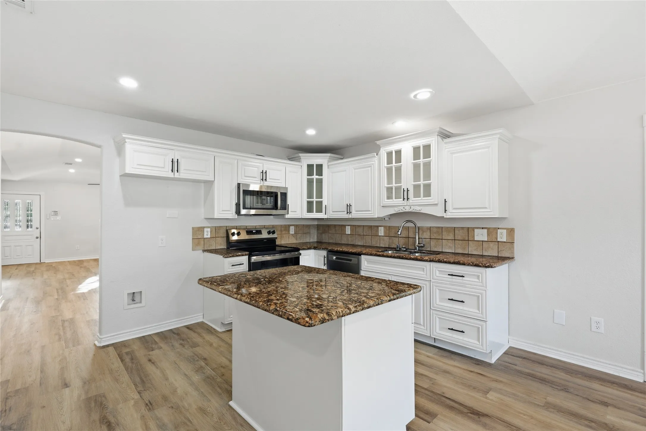 Single Family Residence For Sale in Denton County , 2740 Cancun Lane, Dallas, Texas 75287, 3 Bedroom, 3 Bathroom, 2 Garage spaces, 2,229 Sqft, built in 1983, mls#21309239, Real Estate Agent in Dallas, Homes For Sale in Denton county, Homes For Sale in Dallas, Realtor in Dallas Texas, Real Estate Brokerage Independent Realty Texas, Luminita Cordes Realtor