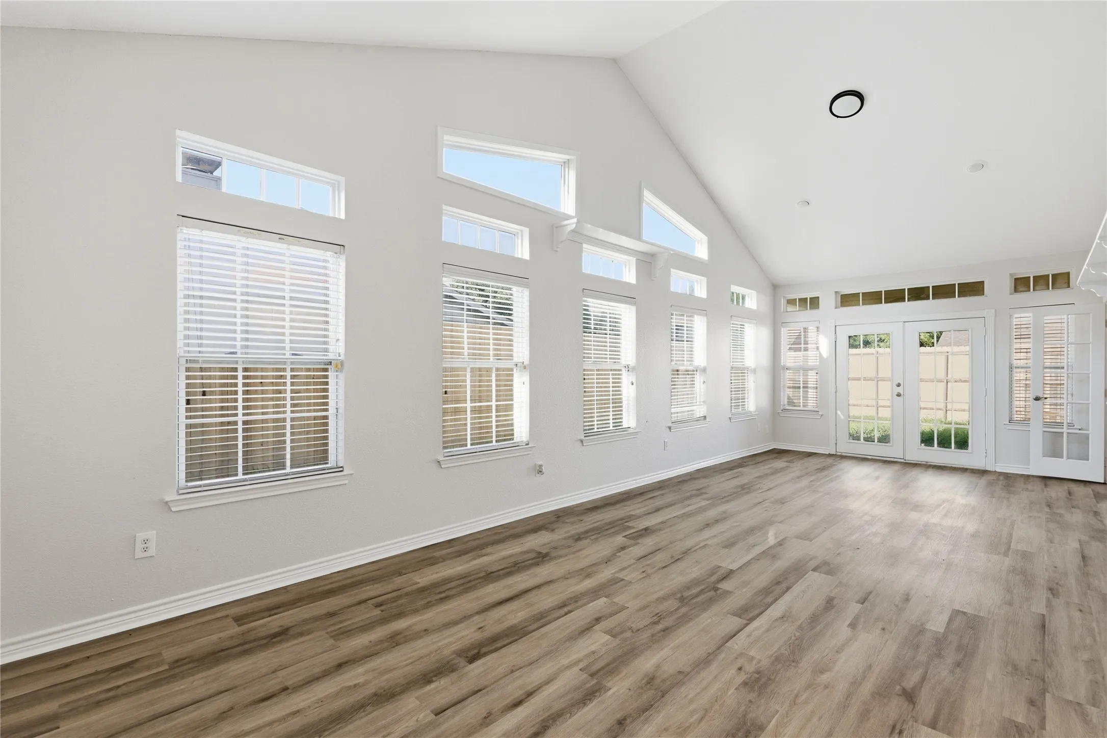 Single Family Residence For Sale in Denton County , 2740 Cancun Lane, Dallas, Texas 75287, 3 Bedroom, 3 Bathroom, 2 Garage spaces, 2,229 Sqft, built in 1983, mls#21309239, Real Estate Agent in Dallas, Homes For Sale in Denton county, Homes For Sale in Dallas, Realtor in Dallas Texas, Real Estate Brokerage Independent Realty Texas, Luminita Cordes Realtor