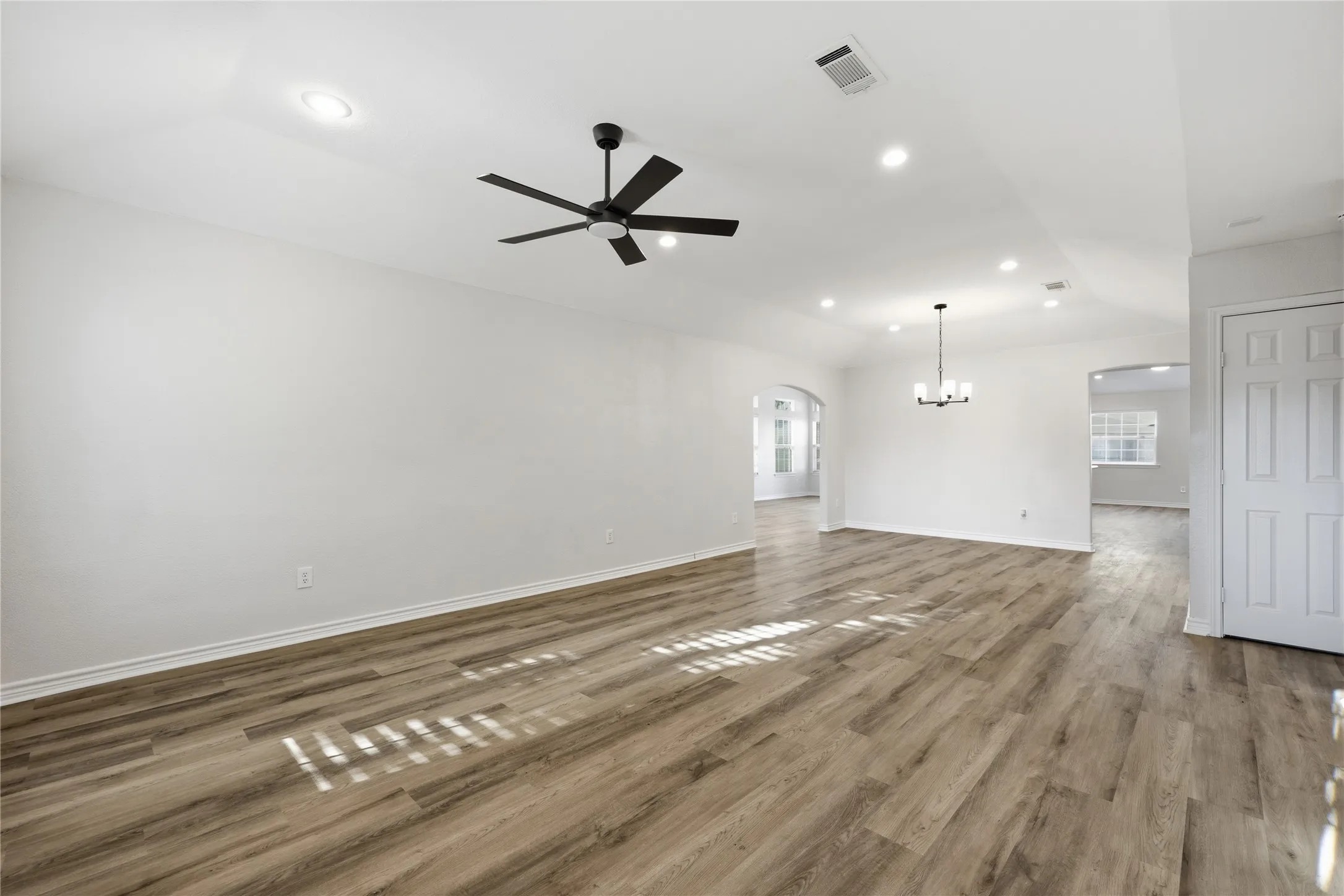 Single Family Residence For Sale in Denton County , 2740 Cancun Lane, Dallas, Texas 75287, 3 Bedroom, 3 Bathroom, 2 Garage spaces, 2,229 Sqft, built in 1983, mls#21309239, Real Estate Agent in Dallas, Homes For Sale in Denton county, Homes For Sale in Dallas, Realtor in Dallas Texas, Real Estate Brokerage Independent Realty Texas, Luminita Cordes Realtor