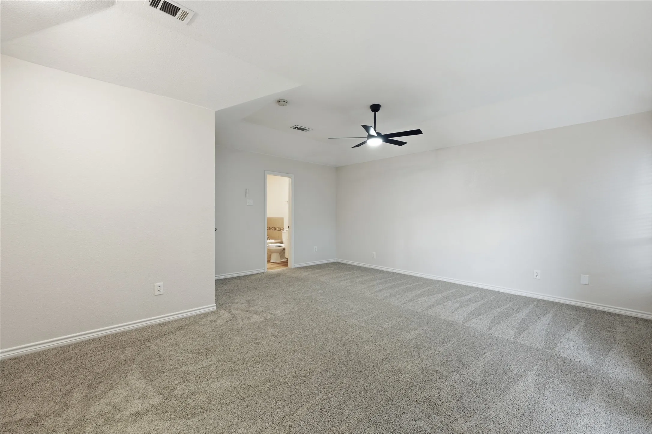Single Family Residence For Sale in Denton County , 2740 Cancun Lane, Dallas, Texas 75287, 3 Bedroom, 3 Bathroom, 2 Garage spaces, 2,229 Sqft, built in 1983, mls#21309239, Real Estate Agent in Dallas, Homes For Sale in Denton county, Homes For Sale in Dallas, Realtor in Dallas Texas, Real Estate Brokerage Independent Realty Texas, Luminita Cordes Realtor