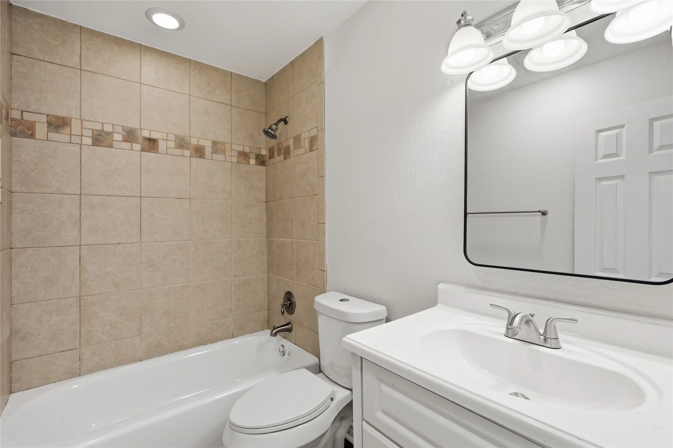 Single Family Residence For Sale in Denton County , 2740 Cancun Lane, Dallas, Texas 75287, 3 Bedroom, 3 Bathroom, 2 Garage spaces, 2,229 Sqft, built in 1983, mls#21309239, Real Estate Agent in Dallas, Homes For Sale in Denton county, Homes For Sale in Dallas, Realtor in Dallas Texas, Real Estate Brokerage Independent Realty Texas, Luminita Cordes Realtor