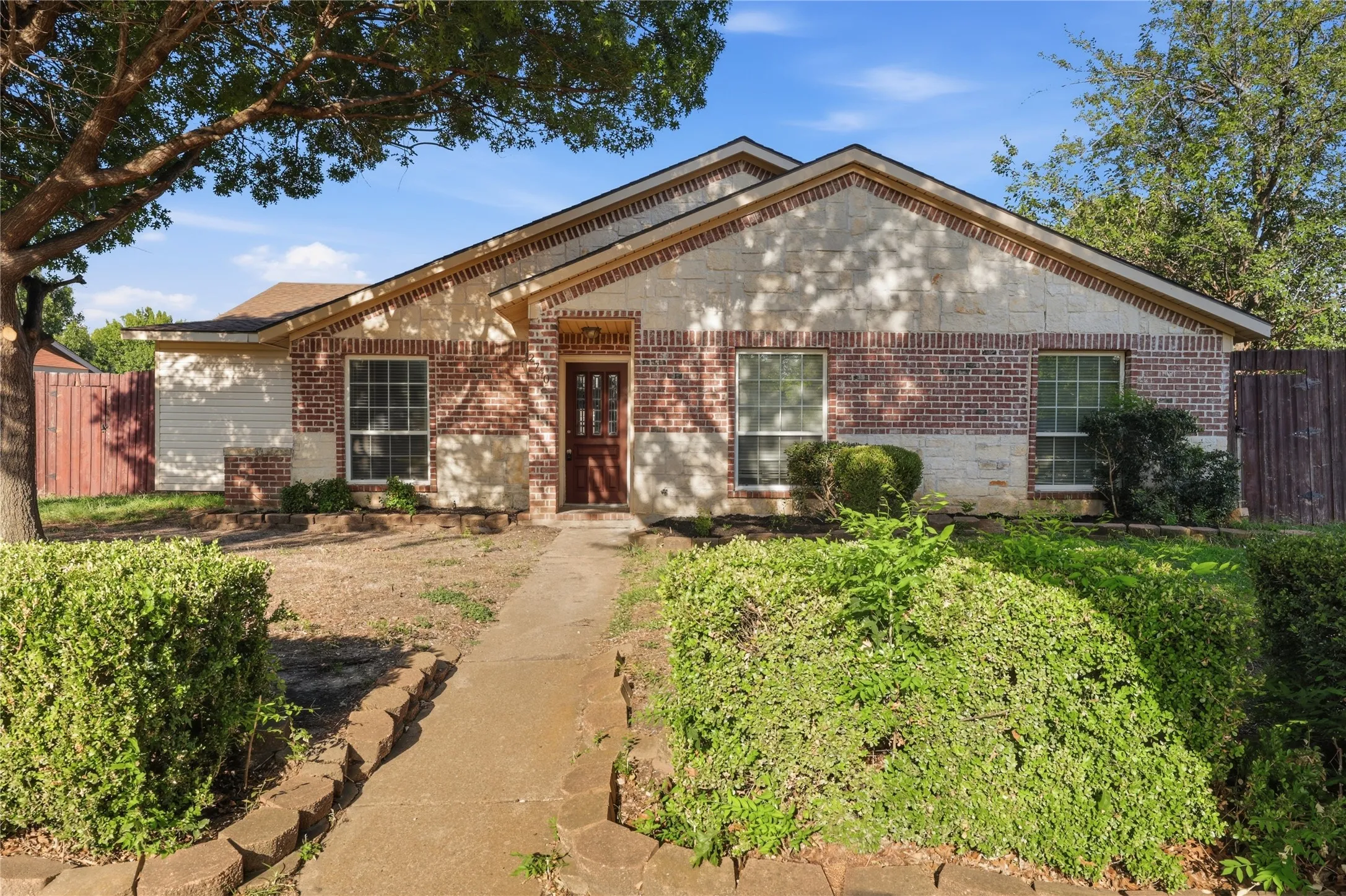 Single Family Residence For Sale in Denton County , 2740 Cancun Lane, Dallas, Texas 75287, 3 Bedroom, 3 Bathroom, 2 Garage spaces, 2,229 Sqft, built in 1983, mls#21309239, Real Estate Agent in Dallas, Homes For Sale in Denton county, Homes For Sale in Dallas, Realtor in Dallas Texas, Real Estate Brokerage Independent Realty Texas, Luminita Cordes Realtor