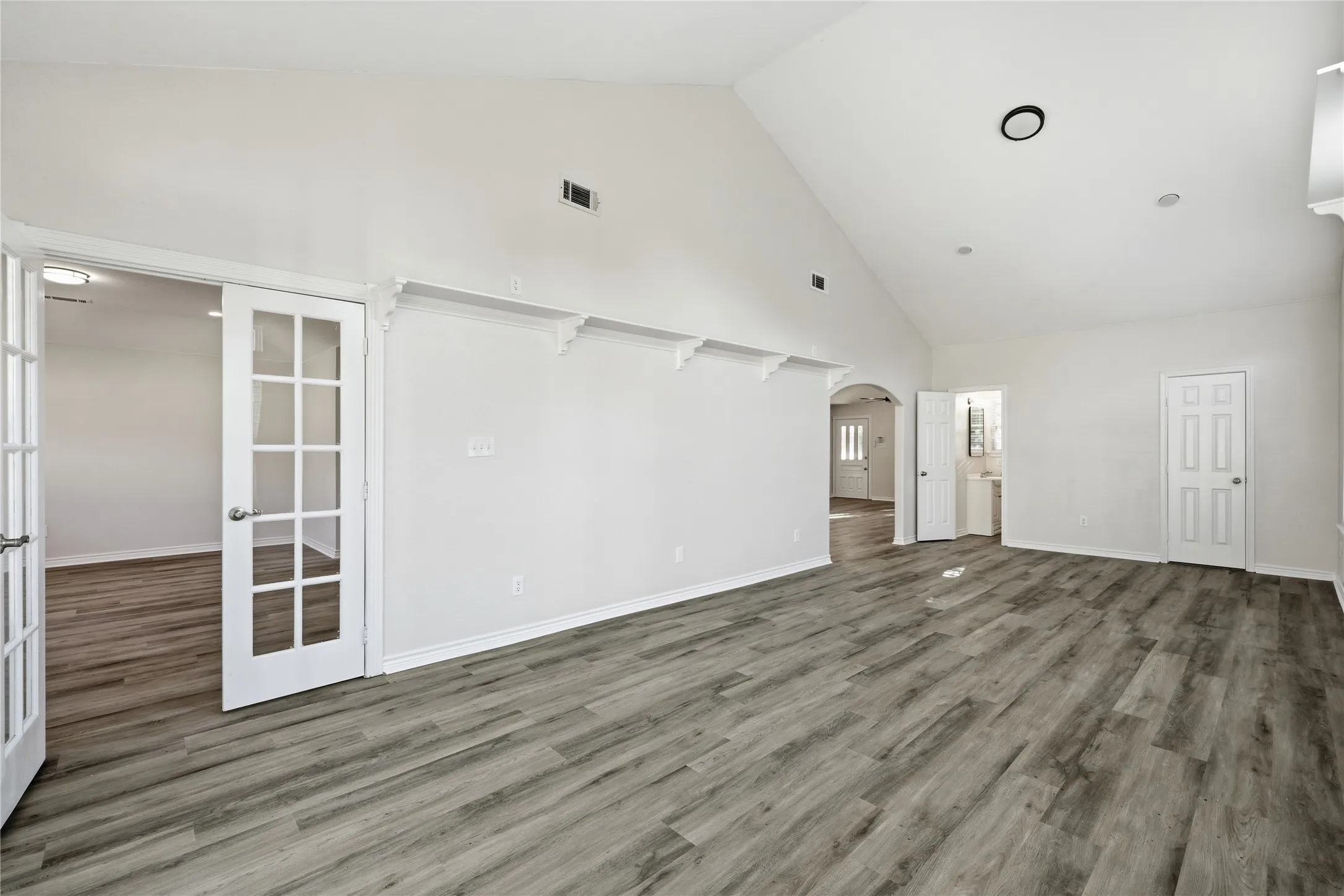 Single Family Residence For Sale in Denton County , 2740 Cancun Lane, Dallas, Texas 75287, 3 Bedroom, 3 Bathroom, 2 Garage spaces, 2,229 Sqft, built in 1983, mls#21309239, Real Estate Agent in Dallas, Homes For Sale in Denton county, Homes For Sale in Dallas, Realtor in Dallas Texas, Real Estate Brokerage Independent Realty Texas, Luminita Cordes Realtor