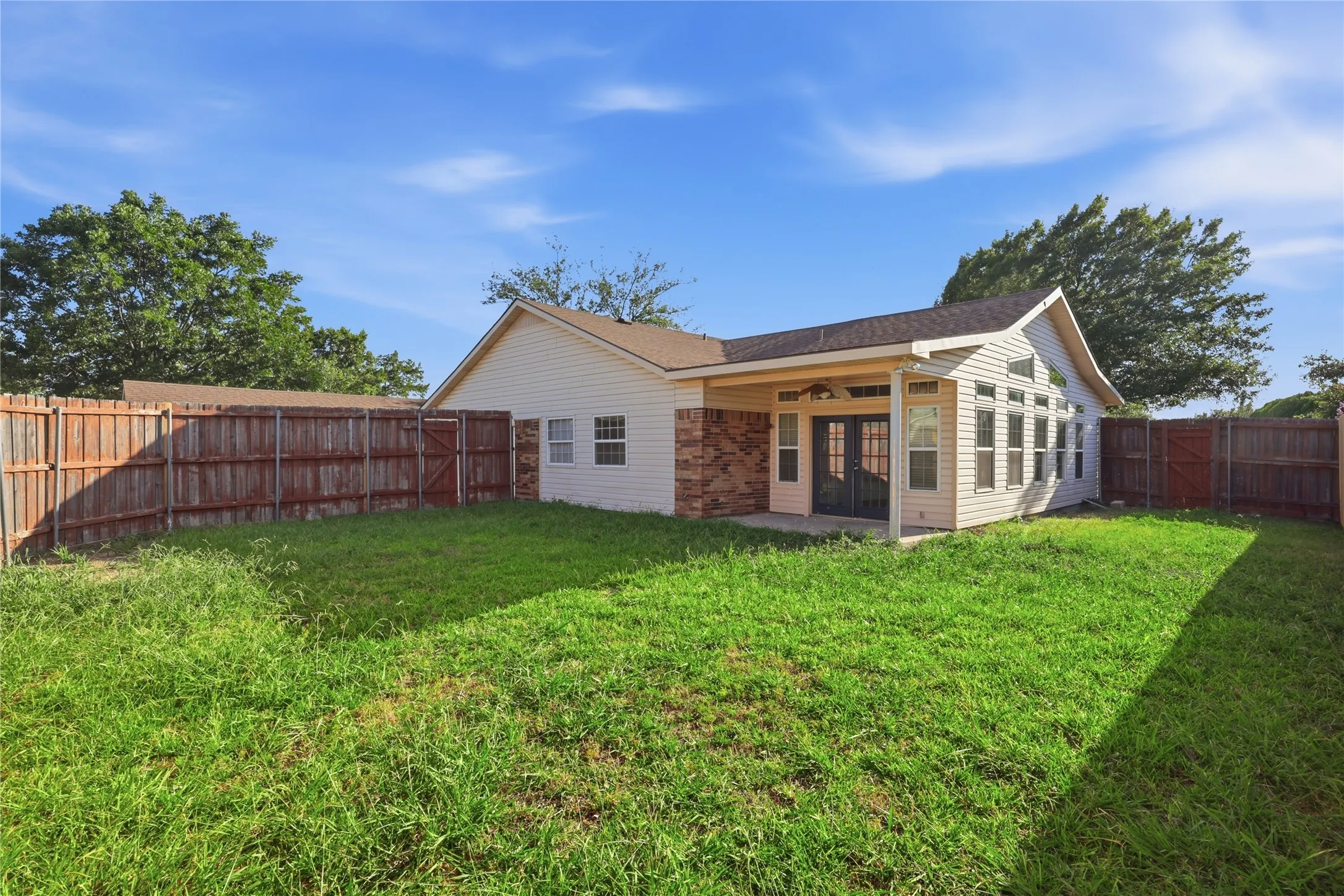 Single Family Residence For Sale in Denton County , 2740 Cancun Lane, Dallas, Texas 75287, 3 Bedroom, 3 Bathroom, 2 Garage spaces, 2,229 Sqft, built in 1983, mls#21309239, Real Estate Agent in Dallas, Homes For Sale in Denton county, Homes For Sale in Dallas, Realtor in Dallas Texas, Real Estate Brokerage Independent Realty Texas, Luminita Cordes Realtor