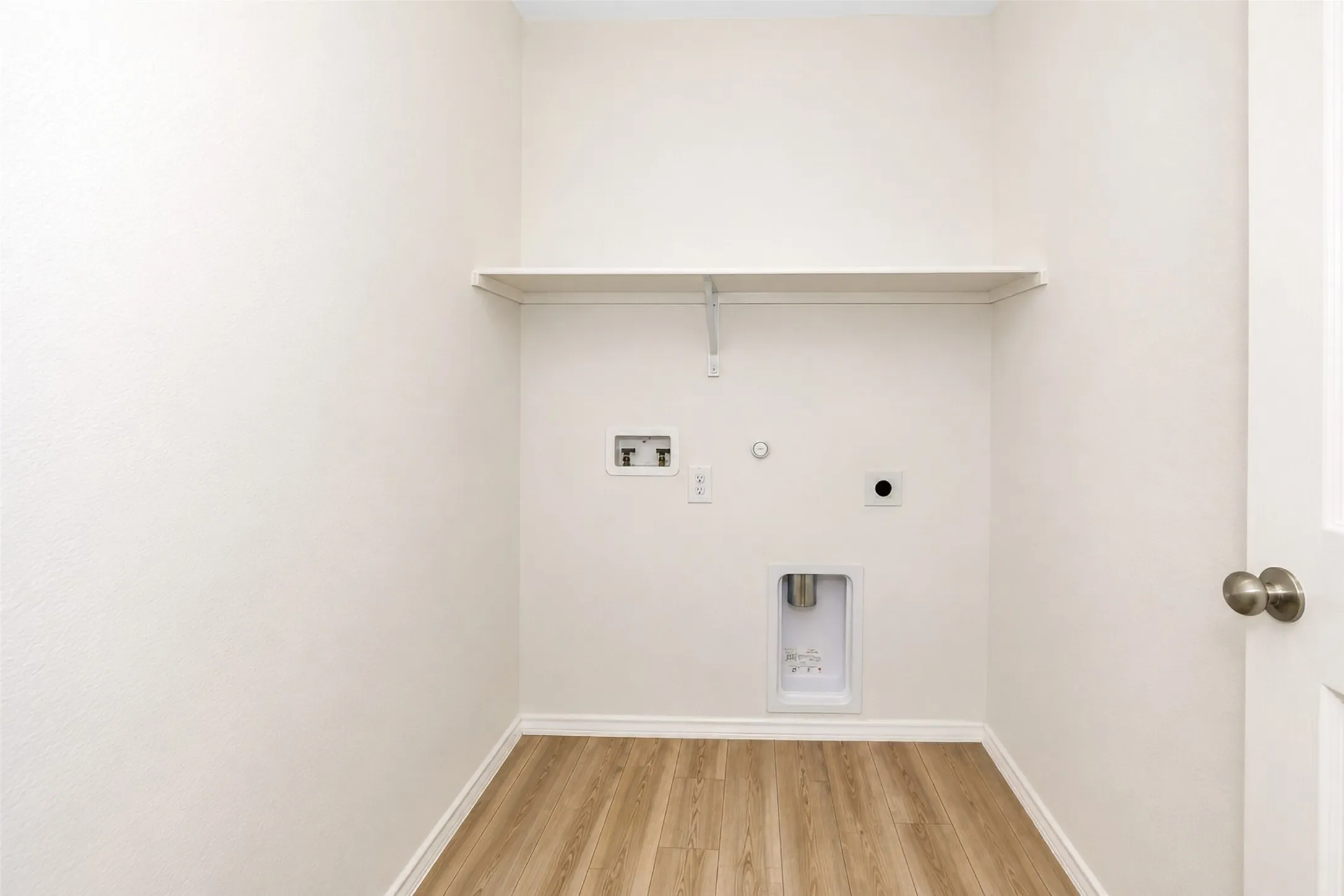 Full Size Laundry Room
6'6" x 5'1"
