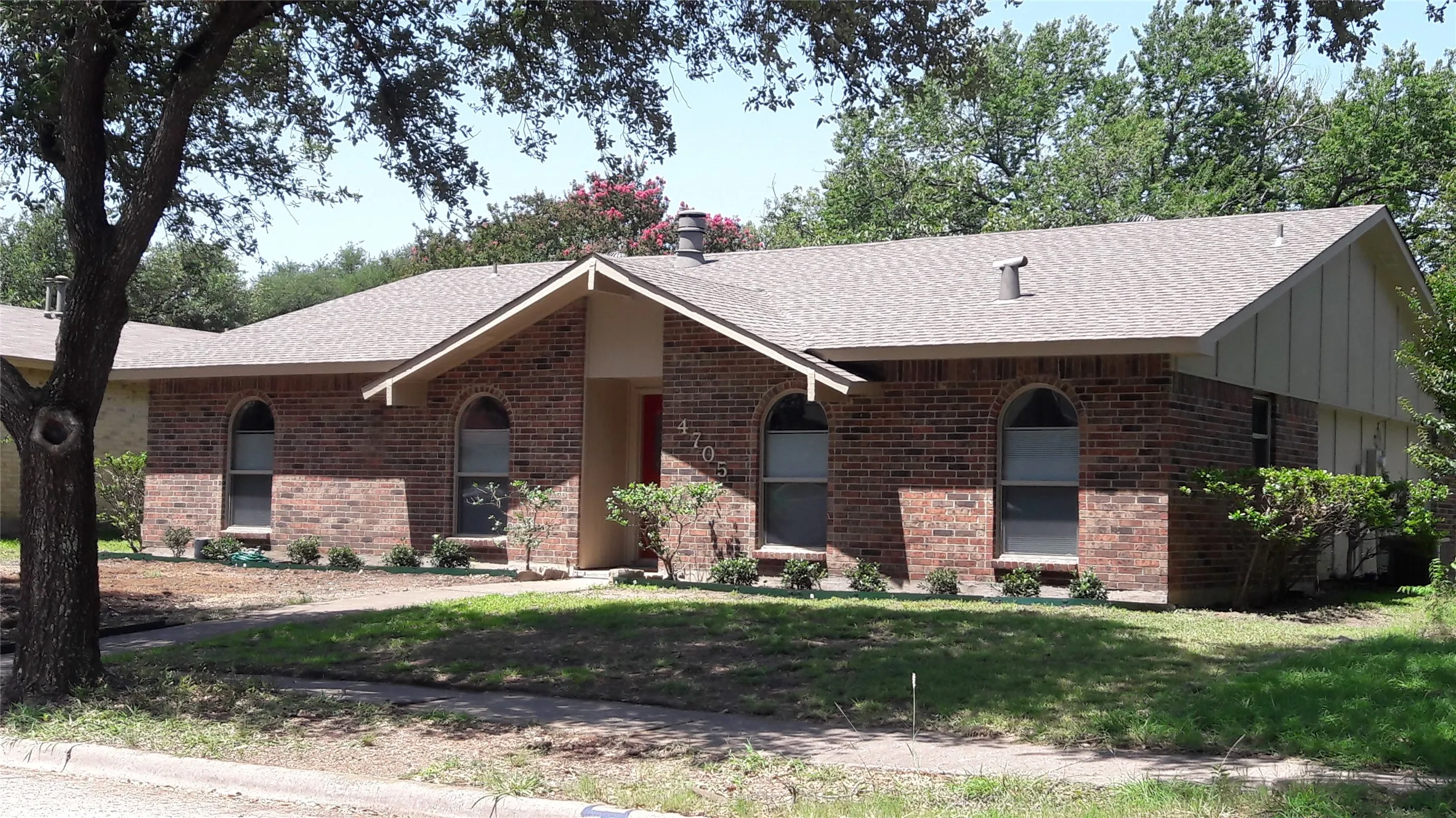 Single Family Residence For Rent in Dallas County , 4705 Largo Trail, Garland, Texas 75044, 3 Bedroom, 2 Bathroom, 2 Garage spaces, 1,496 Sqft, built in 1974, mls#21314914, Real Estate Agent in Garland, Homes For Rent in Dallas county, Homes For Rent in Garland, Realtor in Garland Texas, Real Estate Brokerage Independent Realty Texas, Luminita Cordes Realtor