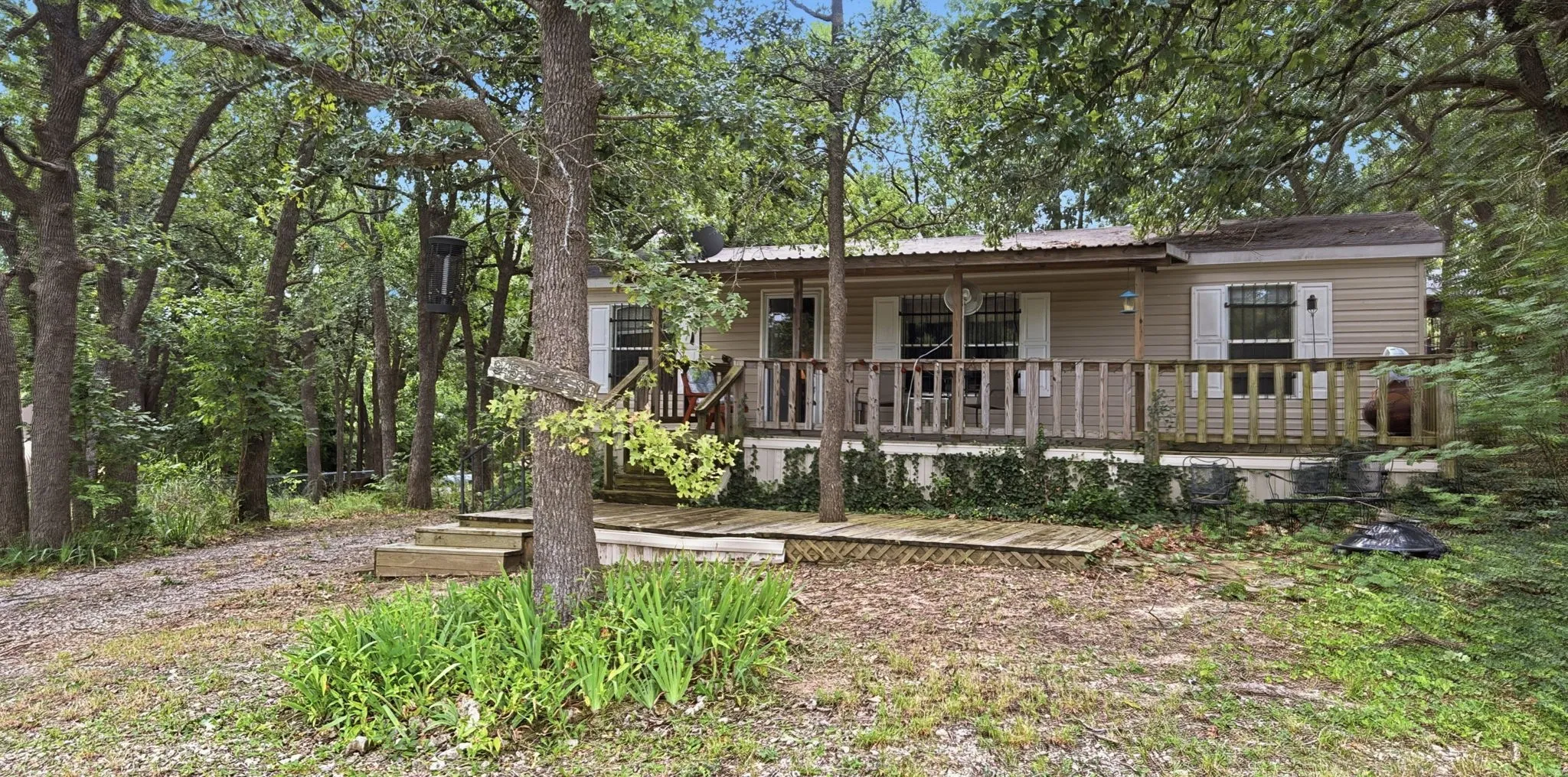 Manufactured Home For Sale in Grayson County , 945 Lake Road, Gordonville, Texas 76245, 2 Bedroom, 2 Bathroom, Garage spaces, 920 Sqft, built in 2010, mls#21321503, Real Estate Agent in Gordonville, Homes For Sale in Grayson county, Homes For Sale in Gordonville, Realtor in Gordonville Texas, Real Estate Brokerage Independent Realty Texas, Luminita Cordes Realtor