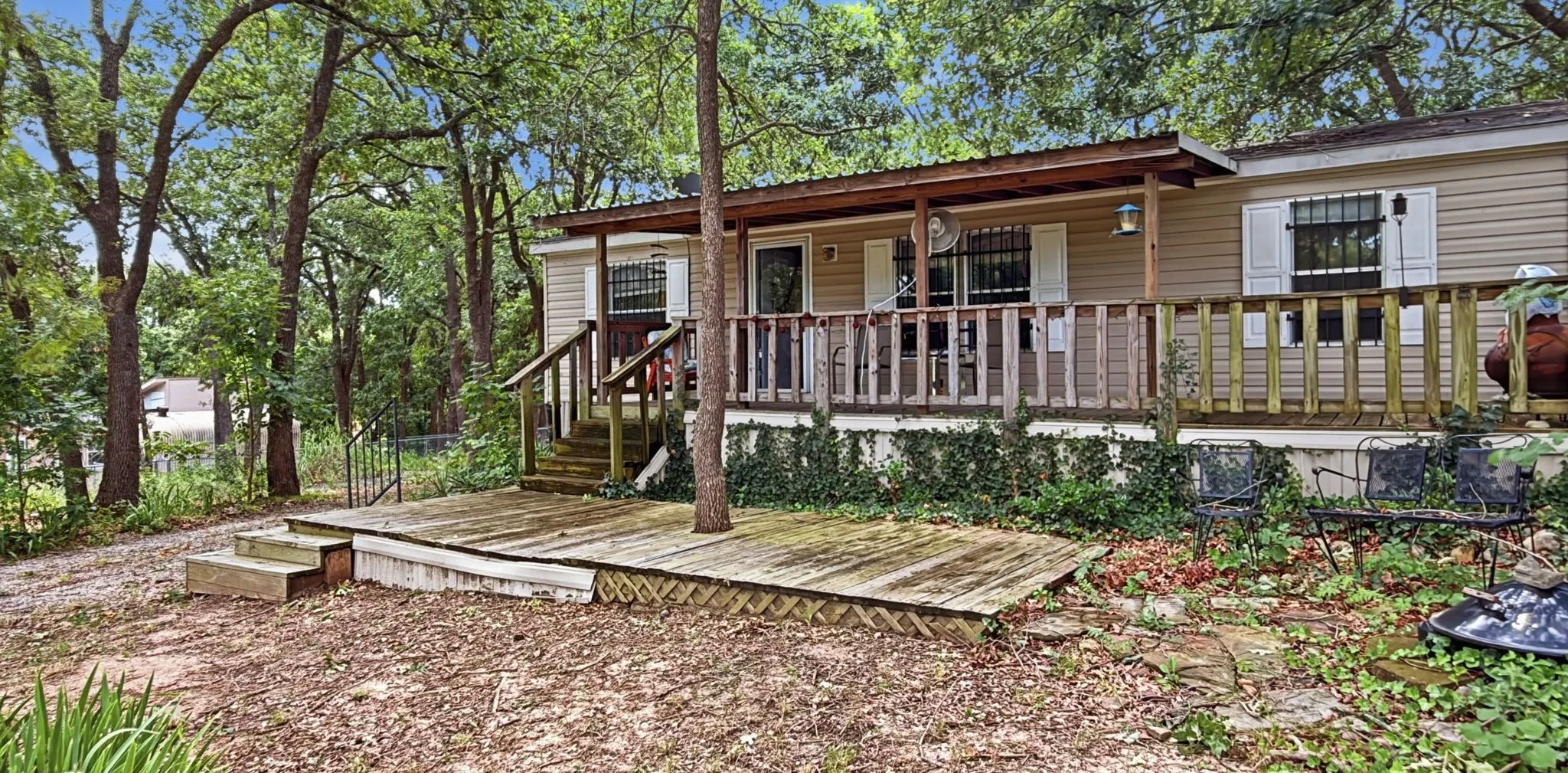 Manufactured Home For Sale in Grayson County , 945 Lake Road, Gordonville, Texas 76245, 2 Bedroom, 2 Bathroom, Garage spaces, 920 Sqft, built in 2010, mls#21321503, Real Estate Agent in Gordonville, Homes For Sale in Grayson county, Homes For Sale in Gordonville, Realtor in Gordonville Texas, Real Estate Brokerage Independent Realty Texas, Luminita Cordes Realtor