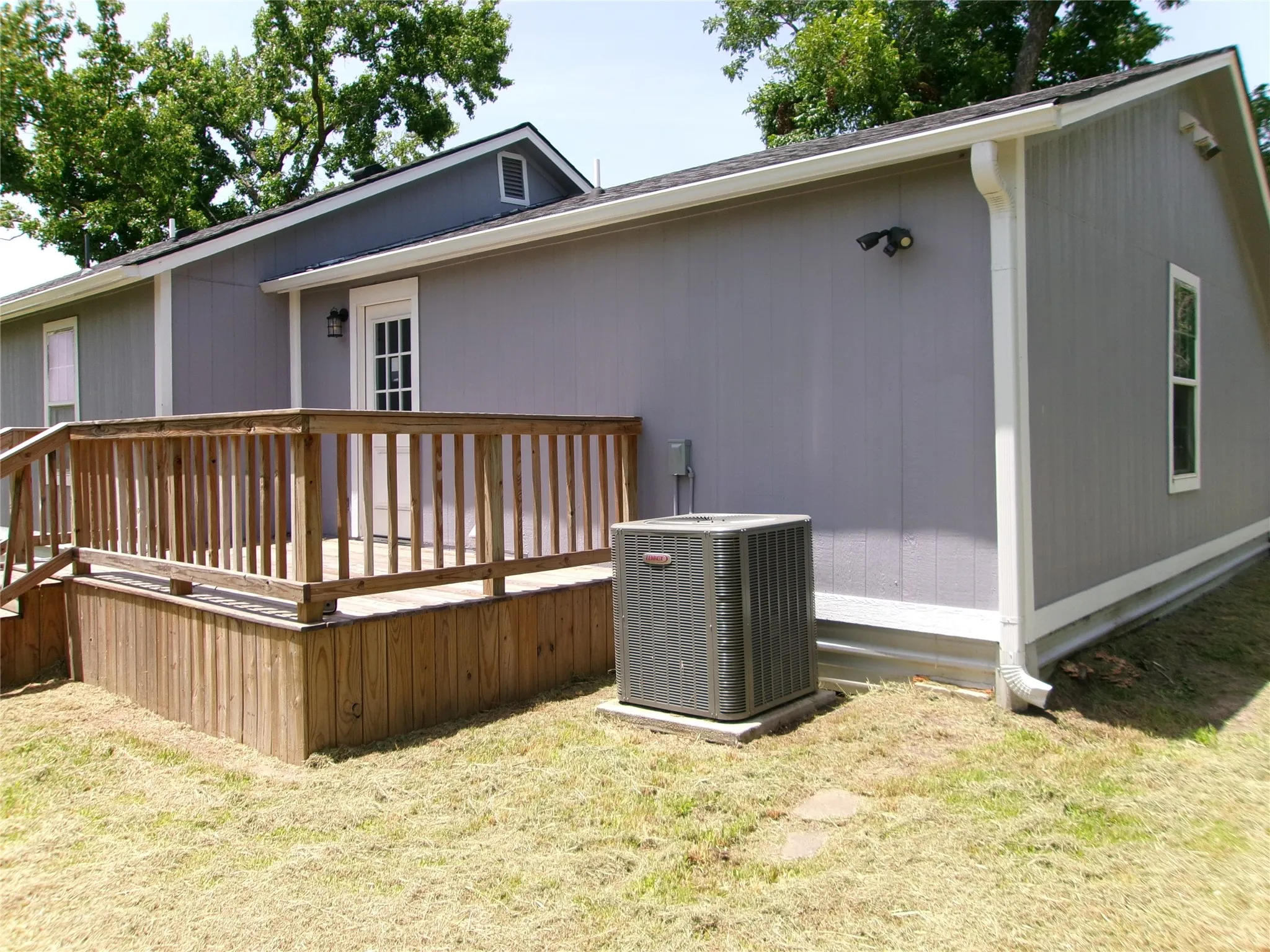 Single Family Residence For Sale in Fannin County , 419 W Evans Avenue, Bonham, Texas 75418, 3 Bedroom, 2 Bathroom, Garage spaces, 1,389 Sqft, built in 1943, mls#21316300, Real Estate Agent in Bonham, Homes For Sale in Fannin county, Homes For Sale in Bonham, Realtor in Bonham Texas, Real Estate Brokerage Independent Realty Texas, Luminita Cordes Realtor