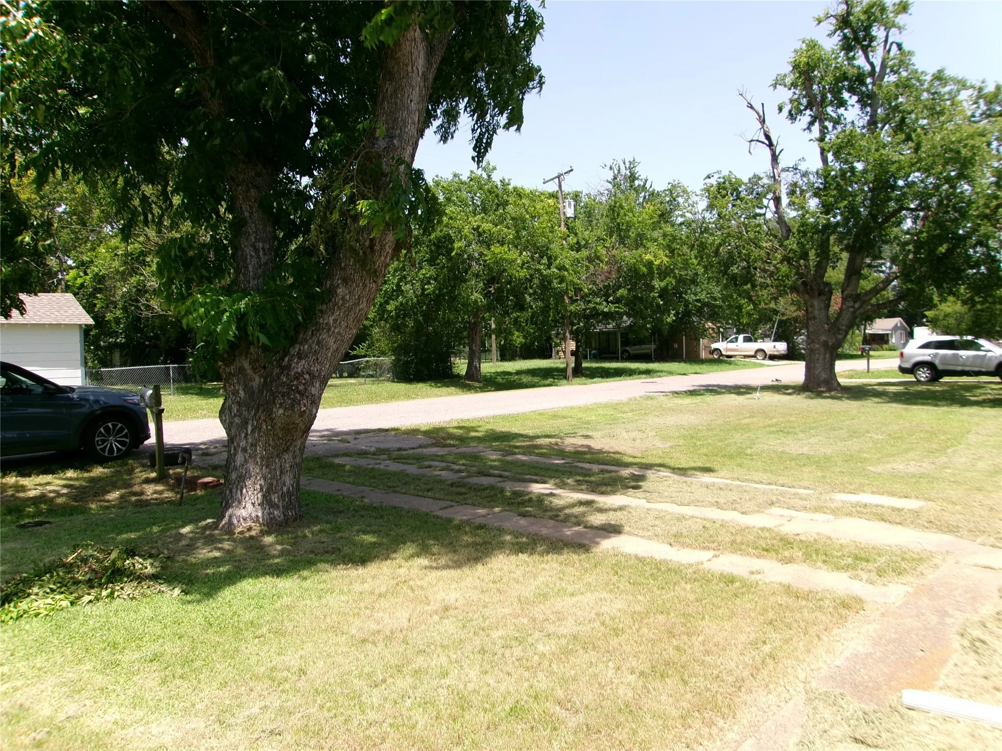 Single Family Residence For Sale in Fannin County , 419 W Evans Avenue, Bonham, Texas 75418, 3 Bedroom, 2 Bathroom, Garage spaces, 1,389 Sqft, built in 1943, mls#21316300, Real Estate Agent in Bonham, Homes For Sale in Fannin county, Homes For Sale in Bonham, Realtor in Bonham Texas, Real Estate Brokerage Independent Realty Texas, Luminita Cordes Realtor