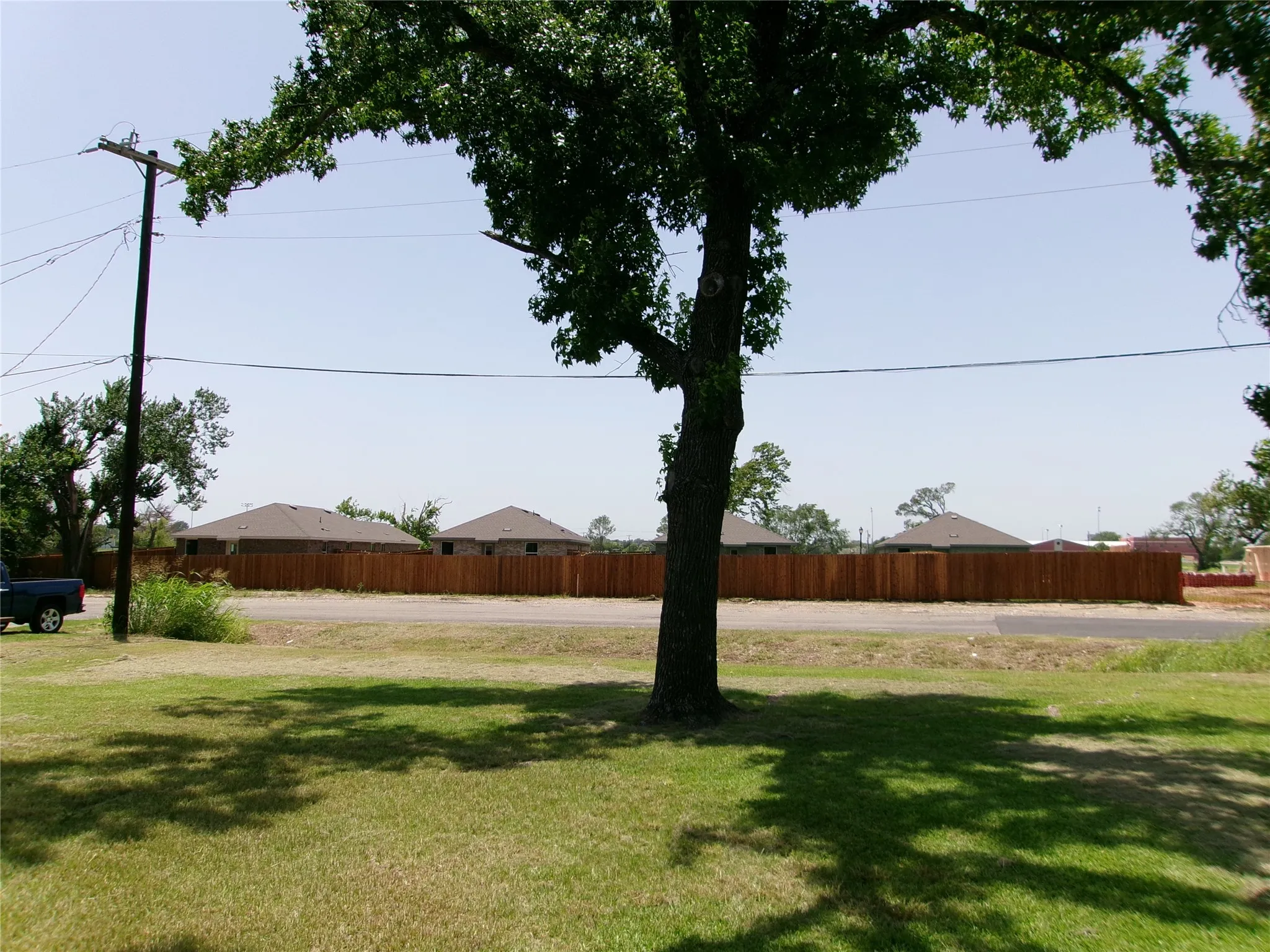 Single Family Residence For Sale in Fannin County , 419 W Evans Avenue, Bonham, Texas 75418, 3 Bedroom, 2 Bathroom, Garage spaces, 1,389 Sqft, built in 1943, mls#21316300, Real Estate Agent in Bonham, Homes For Sale in Fannin county, Homes For Sale in Bonham, Realtor in Bonham Texas, Real Estate Brokerage Independent Realty Texas, Luminita Cordes Realtor