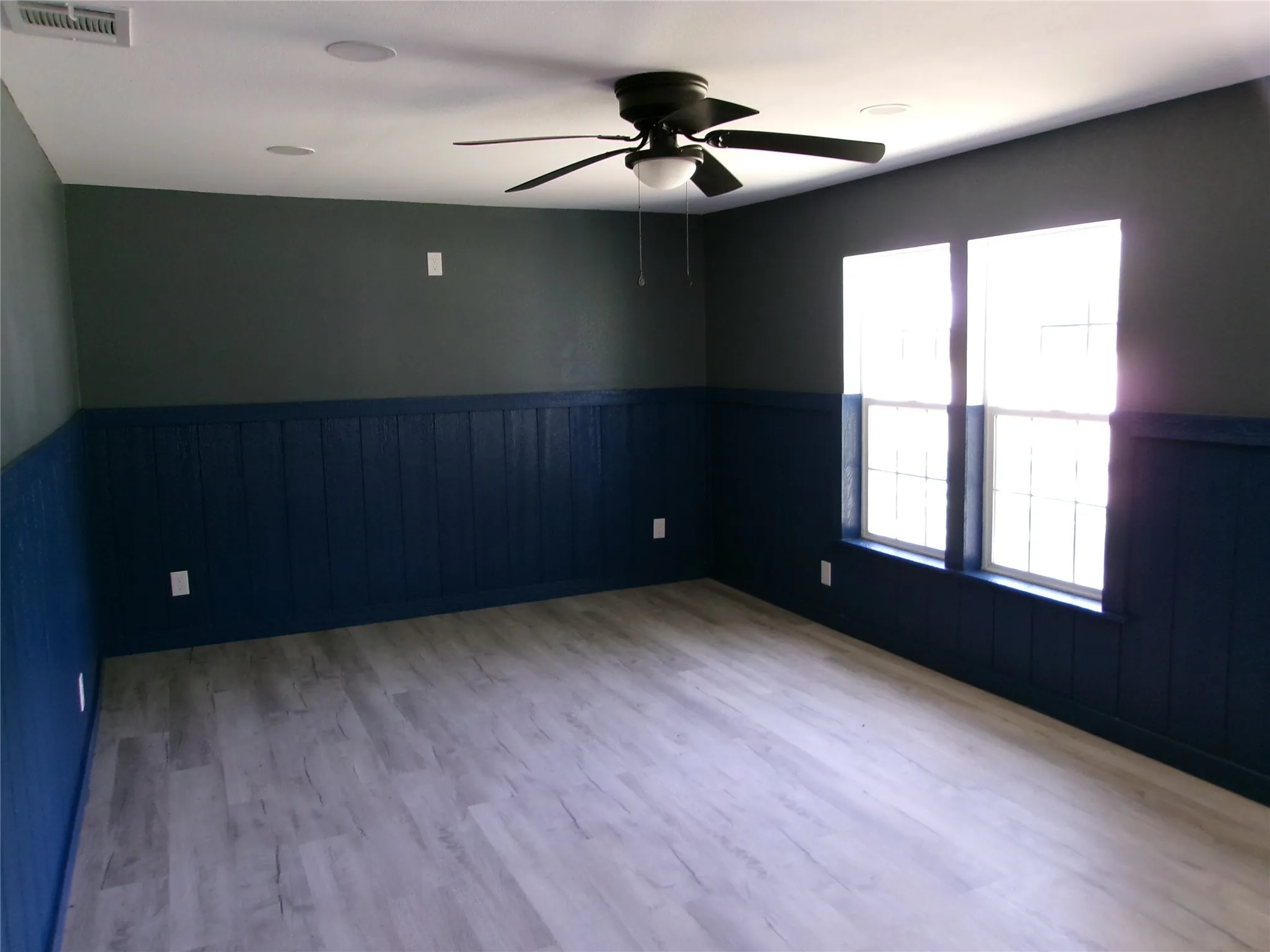 Single Family Residence For Sale in Fannin County , 419 W Evans Avenue, Bonham, Texas 75418, 3 Bedroom, 2 Bathroom, Garage spaces, 1,389 Sqft, built in 1943, mls#21316300, Real Estate Agent in Bonham, Homes For Sale in Fannin county, Homes For Sale in Bonham, Realtor in Bonham Texas, Real Estate Brokerage Independent Realty Texas, Luminita Cordes Realtor