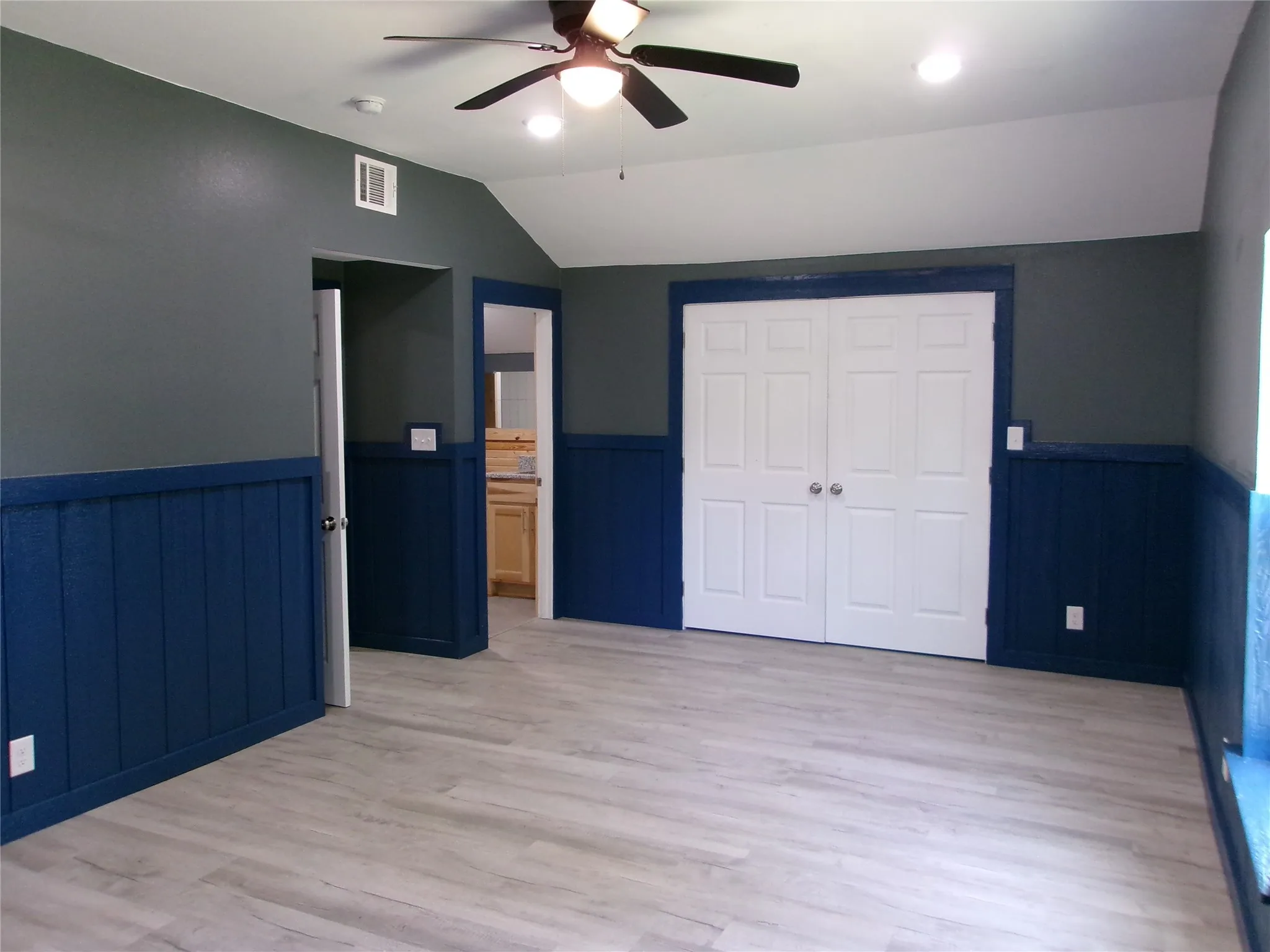 Single Family Residence For Sale in Fannin County , 419 W Evans Avenue, Bonham, Texas 75418, 3 Bedroom, 2 Bathroom, Garage spaces, 1,389 Sqft, built in 1943, mls#21316300, Real Estate Agent in Bonham, Homes For Sale in Fannin county, Homes For Sale in Bonham, Realtor in Bonham Texas, Real Estate Brokerage Independent Realty Texas, Luminita Cordes Realtor
