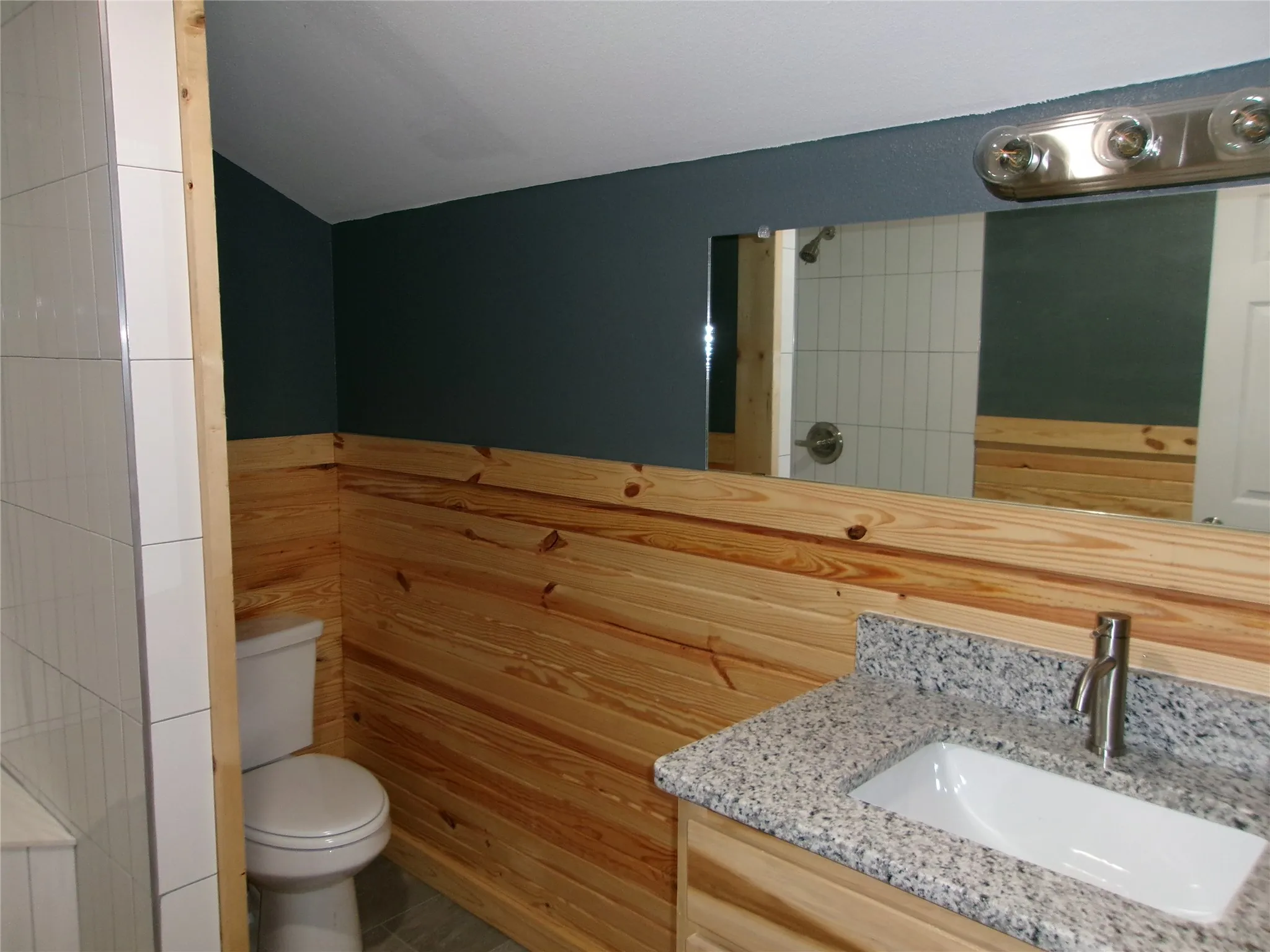 Single Family Residence For Sale in Fannin County , 419 W Evans Avenue, Bonham, Texas 75418, 3 Bedroom, 2 Bathroom, Garage spaces, 1,389 Sqft, built in 1943, mls#21316300, Real Estate Agent in Bonham, Homes For Sale in Fannin county, Homes For Sale in Bonham, Realtor in Bonham Texas, Real Estate Brokerage Independent Realty Texas, Luminita Cordes Realtor
