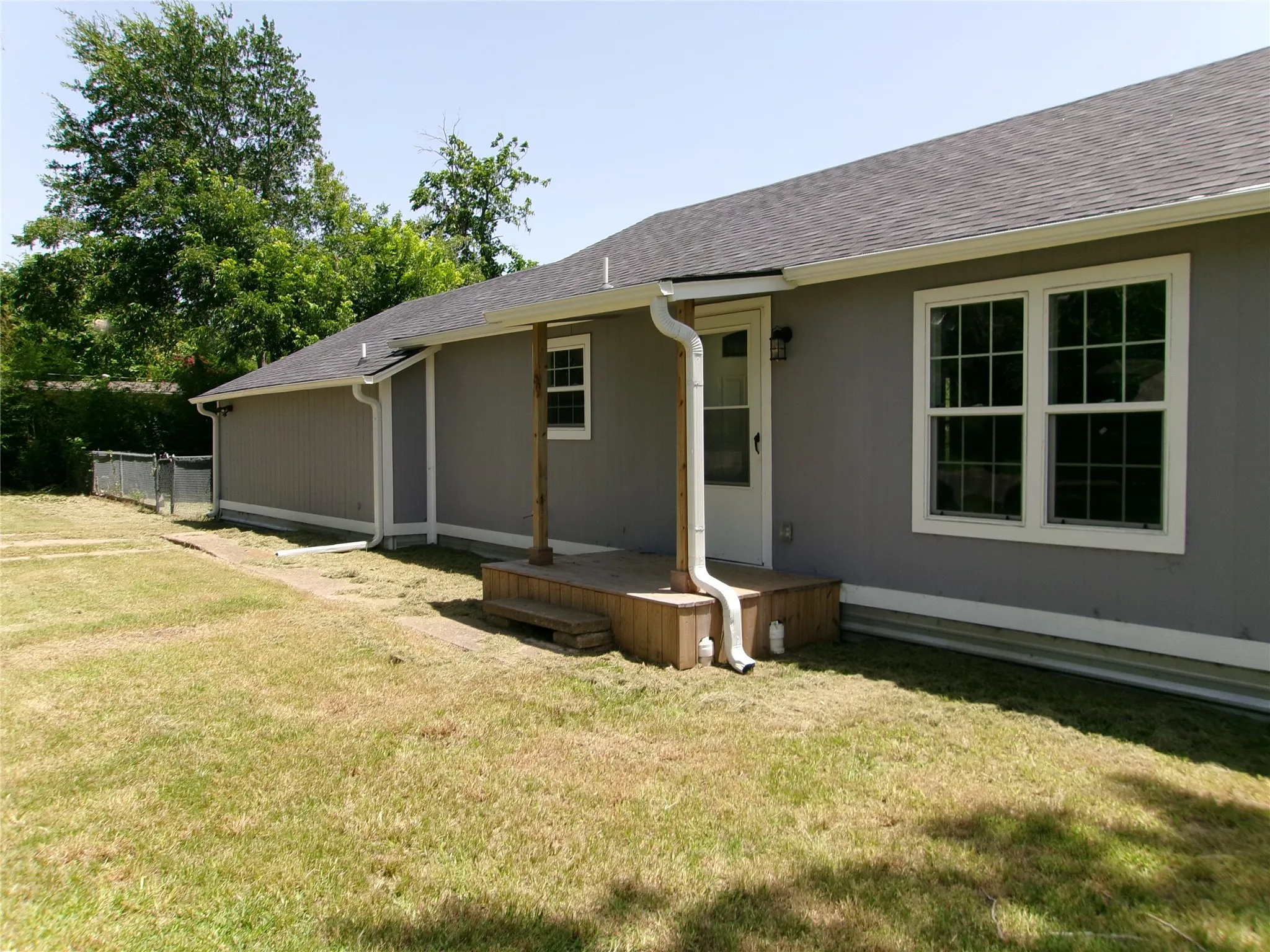 Single Family Residence For Sale in Fannin County , 419 W Evans Avenue, Bonham, Texas 75418, 3 Bedroom, 2 Bathroom, Garage spaces, 1,389 Sqft, built in 1943, mls#21316300, Real Estate Agent in Bonham, Homes For Sale in Fannin county, Homes For Sale in Bonham, Realtor in Bonham Texas, Real Estate Brokerage Independent Realty Texas, Luminita Cordes Realtor
