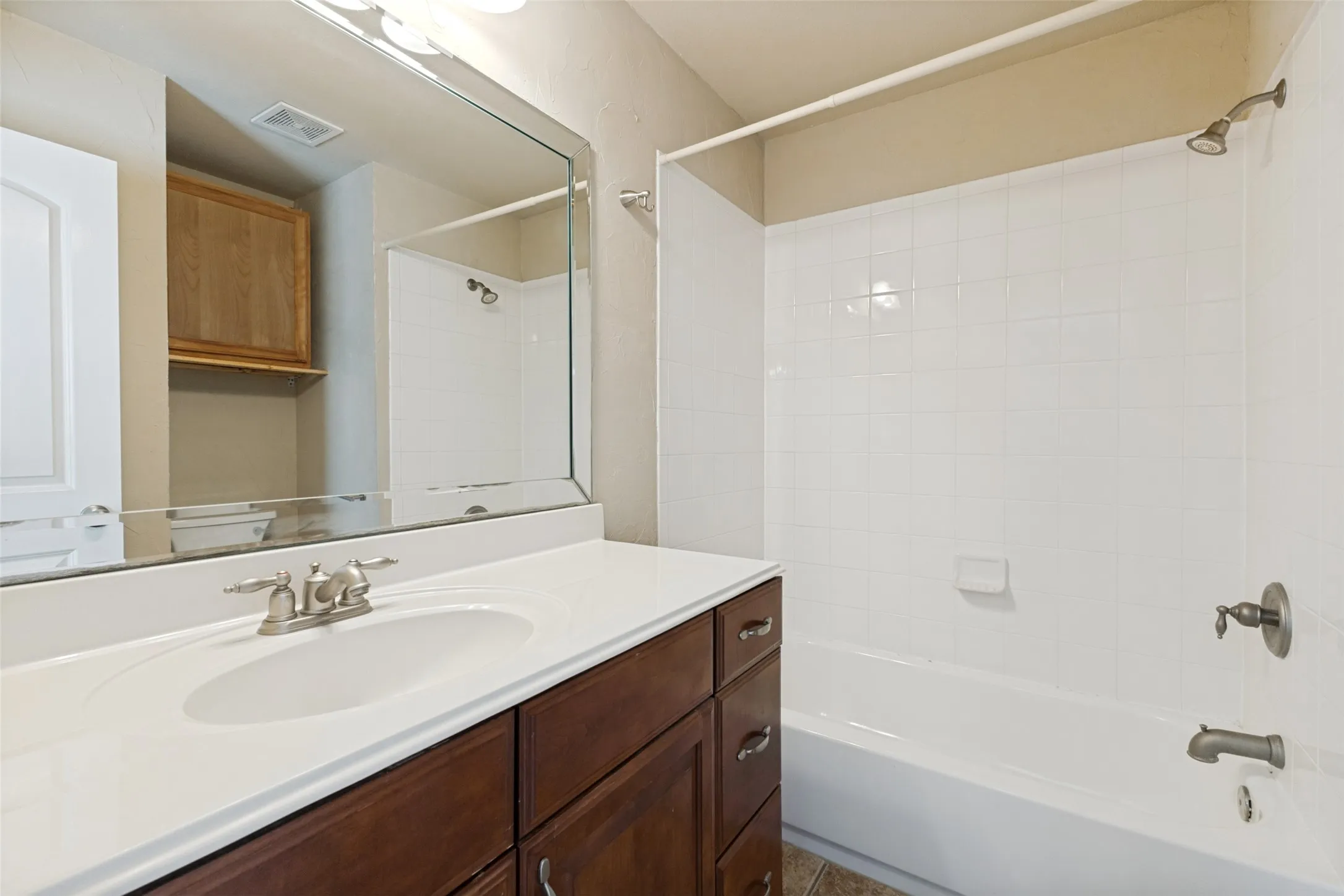 Townhouse For Rent in Dallas County , 4002 Brownstone Court, Dallas, Texas 75204, 3 Bedroom, 4 Bathroom, 2 Garage spaces, 2,413 Sqft, built in 2007, mls#21314697, Real Estate Agent in Dallas, Homes For Rent in Dallas county, Homes For Rent in Dallas, Realtor in Dallas Texas, Real Estate Brokerage Independent Realty Texas, Luminita Cordes Realtor