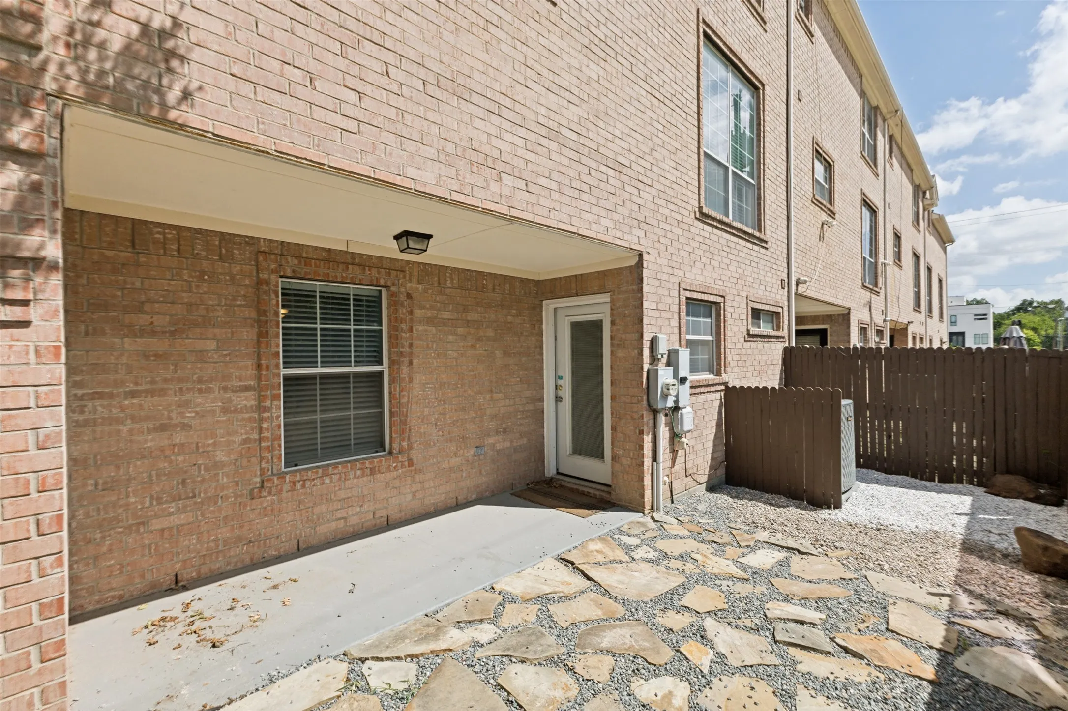Townhouse For Rent in Dallas County , 4002 Brownstone Court, Dallas, Texas 75204, 3 Bedroom, 4 Bathroom, 2 Garage spaces, 2,413 Sqft, built in 2007, mls#21314697, Real Estate Agent in Dallas, Homes For Rent in Dallas county, Homes For Rent in Dallas, Realtor in Dallas Texas, Real Estate Brokerage Independent Realty Texas, Luminita Cordes Realtor