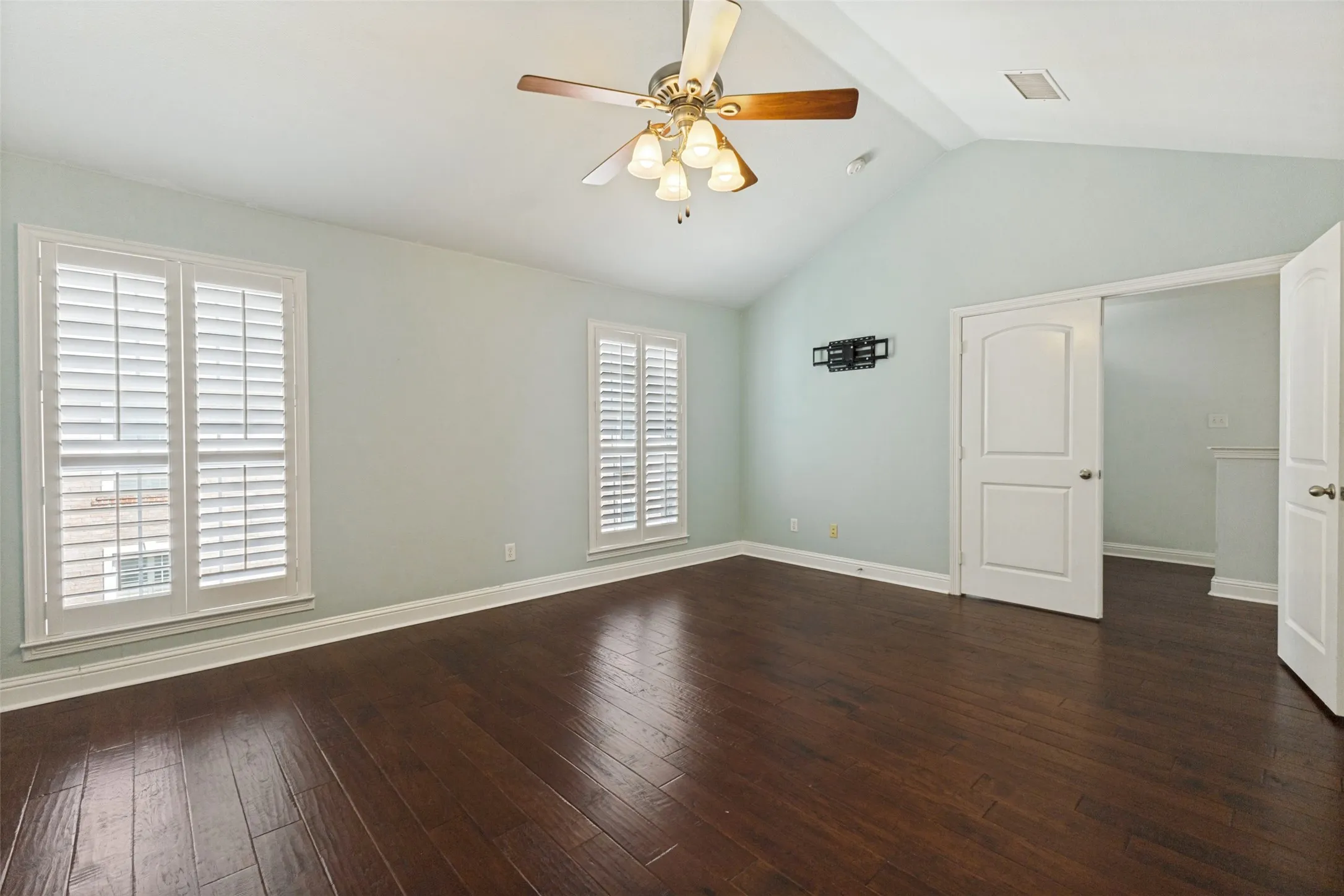 Townhouse For Rent in Dallas County , 4002 Brownstone Court, Dallas, Texas 75204, 3 Bedroom, 4 Bathroom, 2 Garage spaces, 2,413 Sqft, built in 2007, mls#21314697, Real Estate Agent in Dallas, Homes For Rent in Dallas county, Homes For Rent in Dallas, Realtor in Dallas Texas, Real Estate Brokerage Independent Realty Texas, Luminita Cordes Realtor