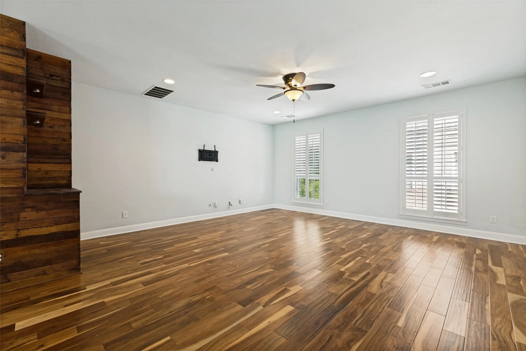 Townhouse For Rent in Dallas County , 4002 Brownstone Court, Dallas, Texas 75204, 3 Bedroom, 4 Bathroom, 2 Garage spaces, 2,413 Sqft, built in 2007, mls#21314697, Real Estate Agent in Dallas, Homes For Rent in Dallas county, Homes For Rent in Dallas, Realtor in Dallas Texas, Real Estate Brokerage Independent Realty Texas, Luminita Cordes Realtor